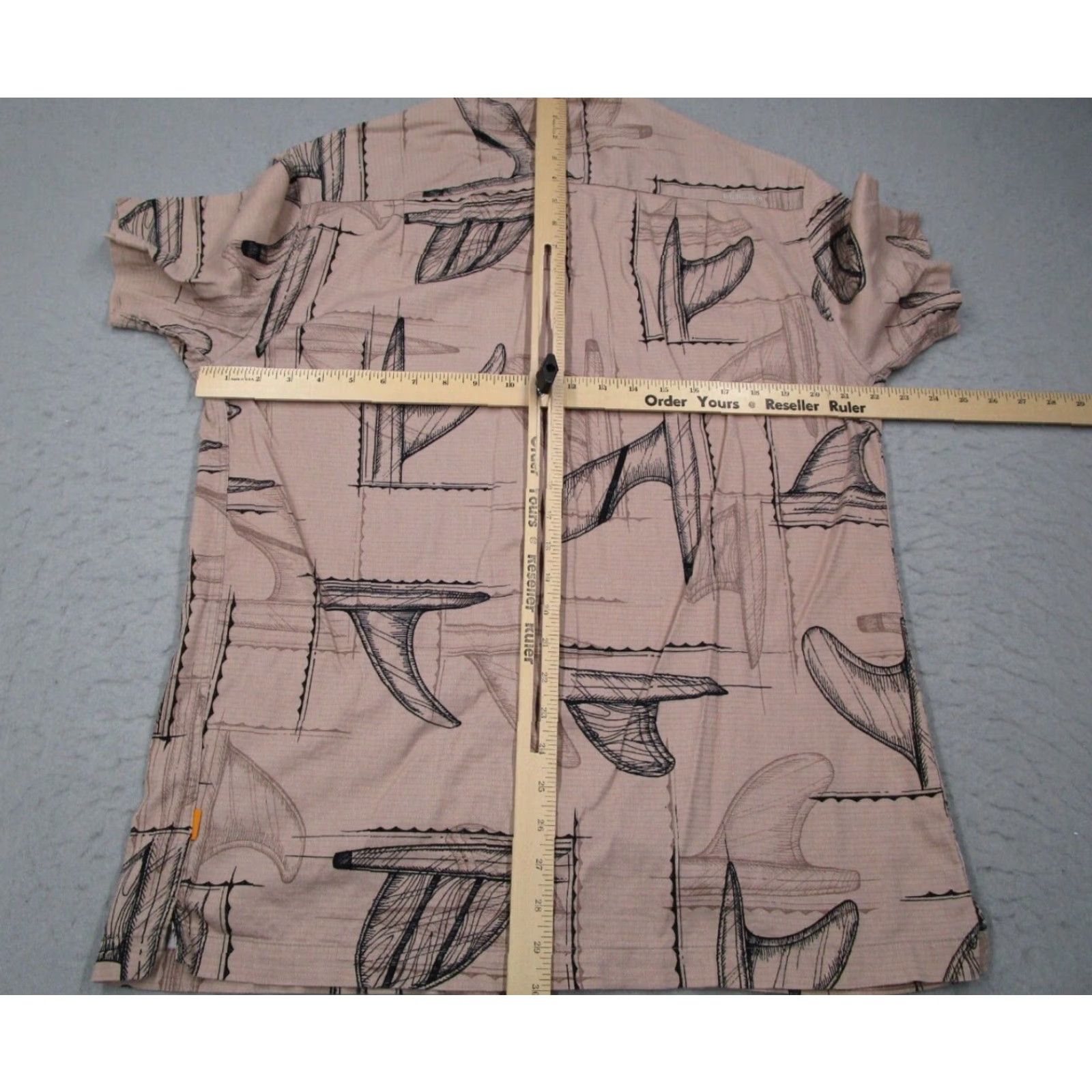 Quiksilver Quiksilver Waterman Shirt Men Large Pink Short Sleeve Button-Up Beach Hawaiian Fins Geometric Size US L / EU 52-54 / 3 - 5 Thumbnail