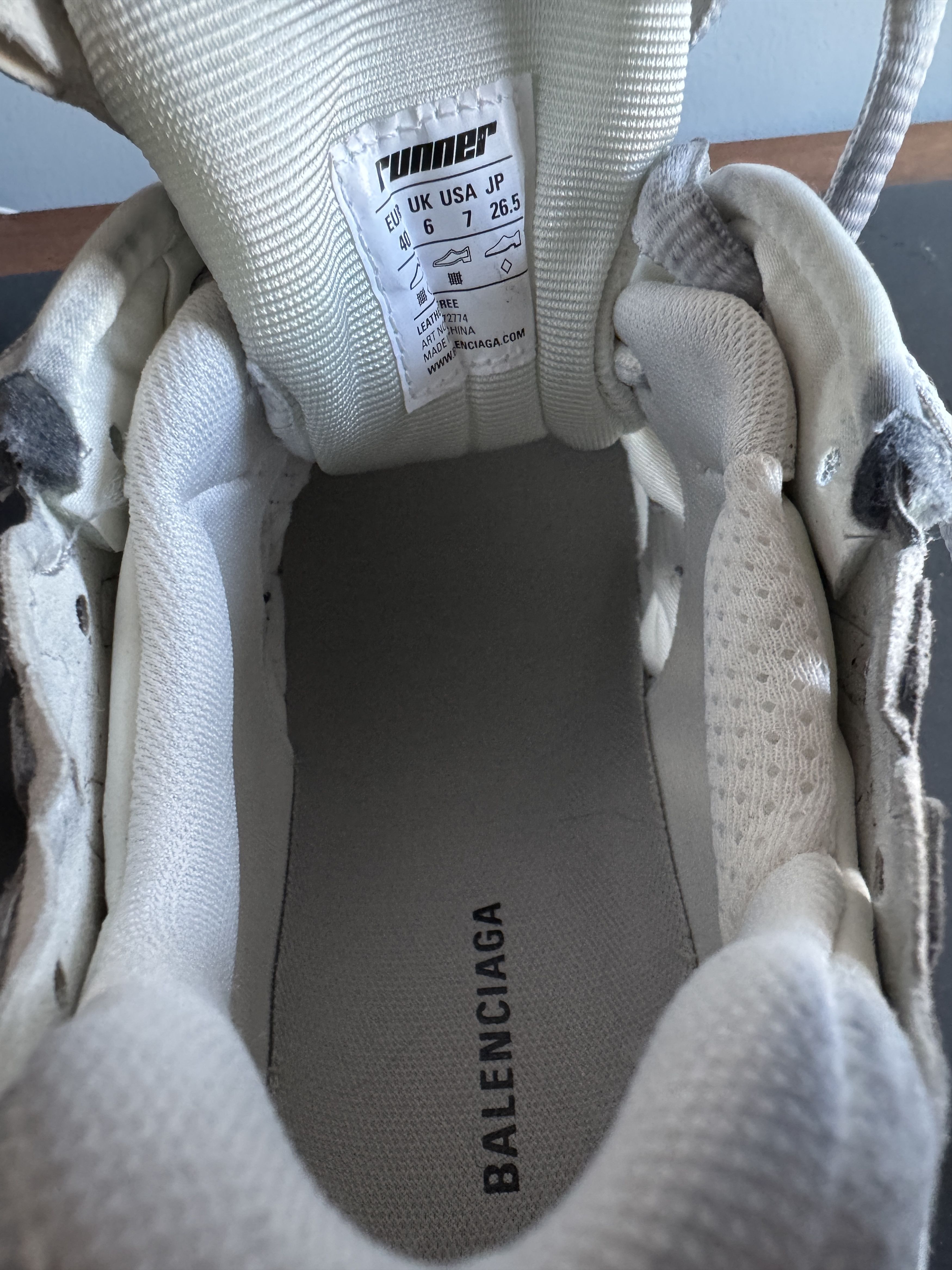 Balenciaga Balenciaga Men's Runner Sneaker in Grey/White/Black Size US 7 / EU 40 - 12 Thumbnail