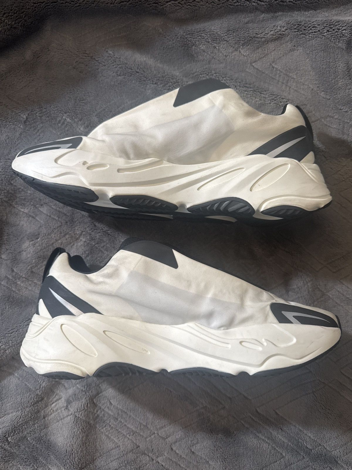 Yeezy Yeezy 700 mnvn Size US 10.5 / EU 43-44 - 2 Thumbnail
