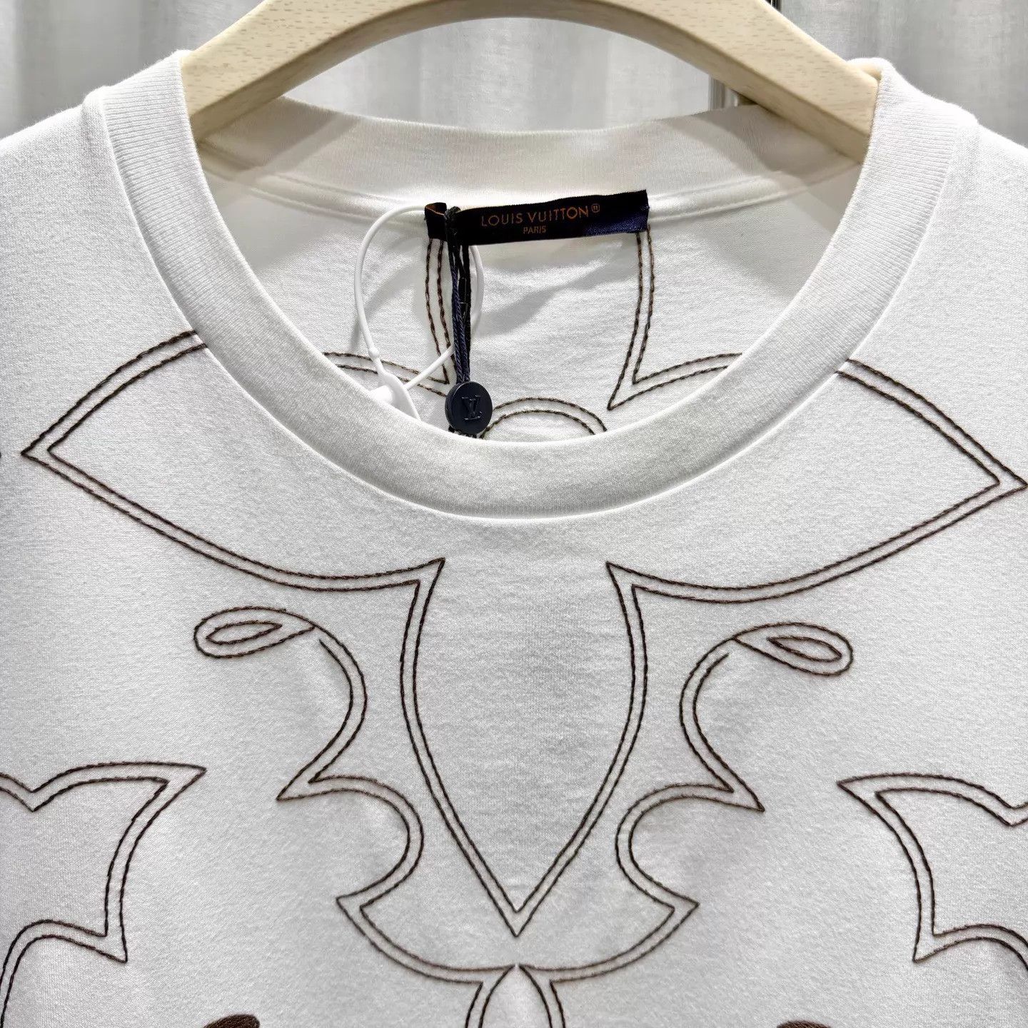 Louis Vuitton LV 25 New White XXL 99 New Short Sleeve T-shirt Size US XXL / EU 58 / 5 - 3 Thumbnail