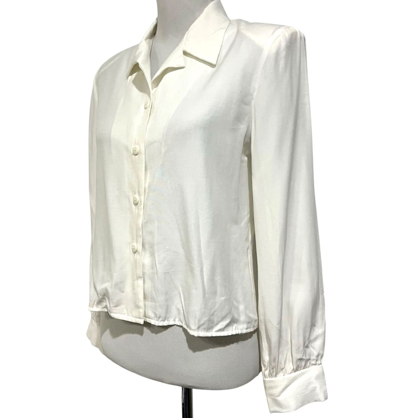 Vintage VINTAGE Ivory Button Blouse Top Sz 9 Long Sleeve Shoulder Pads D.B.Y. Ltd. Blouse Women 90s Classic Fashion Crew Neck Buttoned Crew Womens Size M / US 6-8 / IT 42-44 - 2 Thumbnail