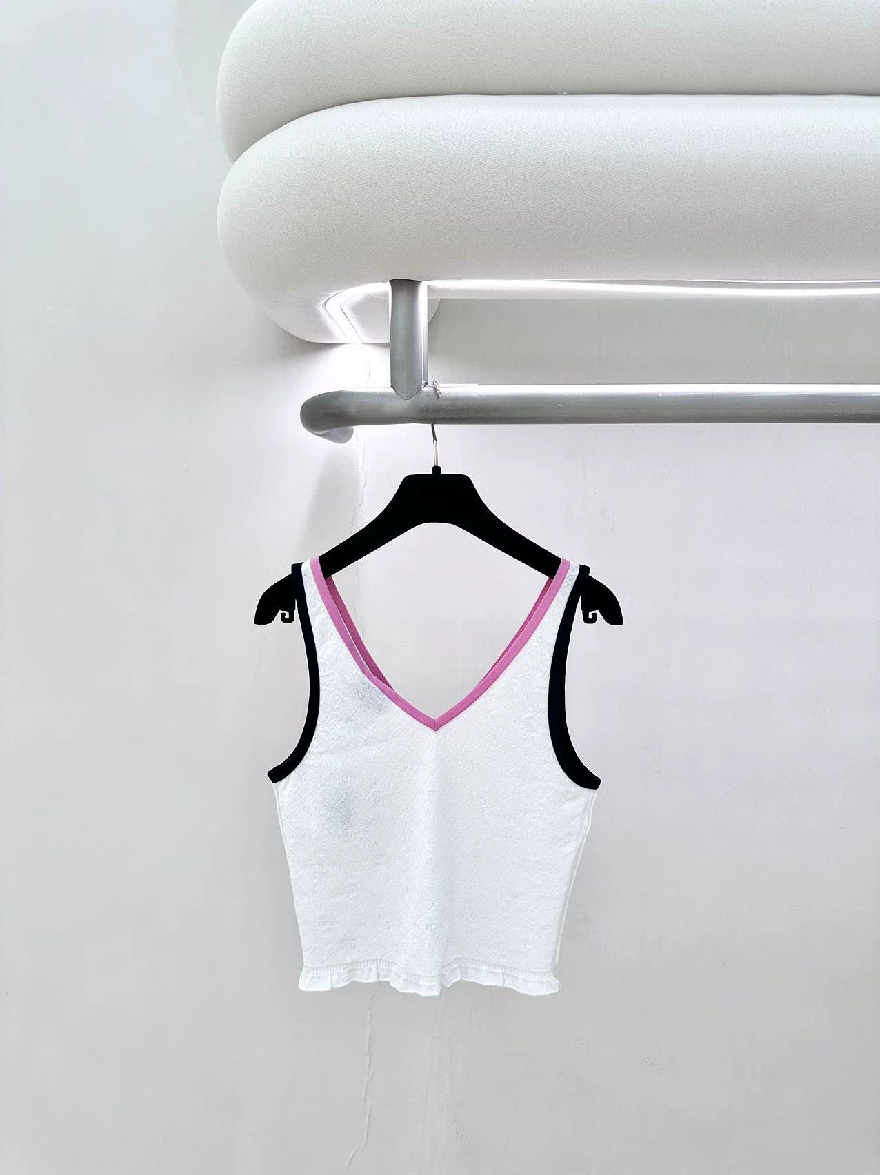 Chanel Chanel MINT pink white colorblock V-neck sleeveless tank 34 Size XS / US 0-2 / IT 36-38 - 2 Thumbnail