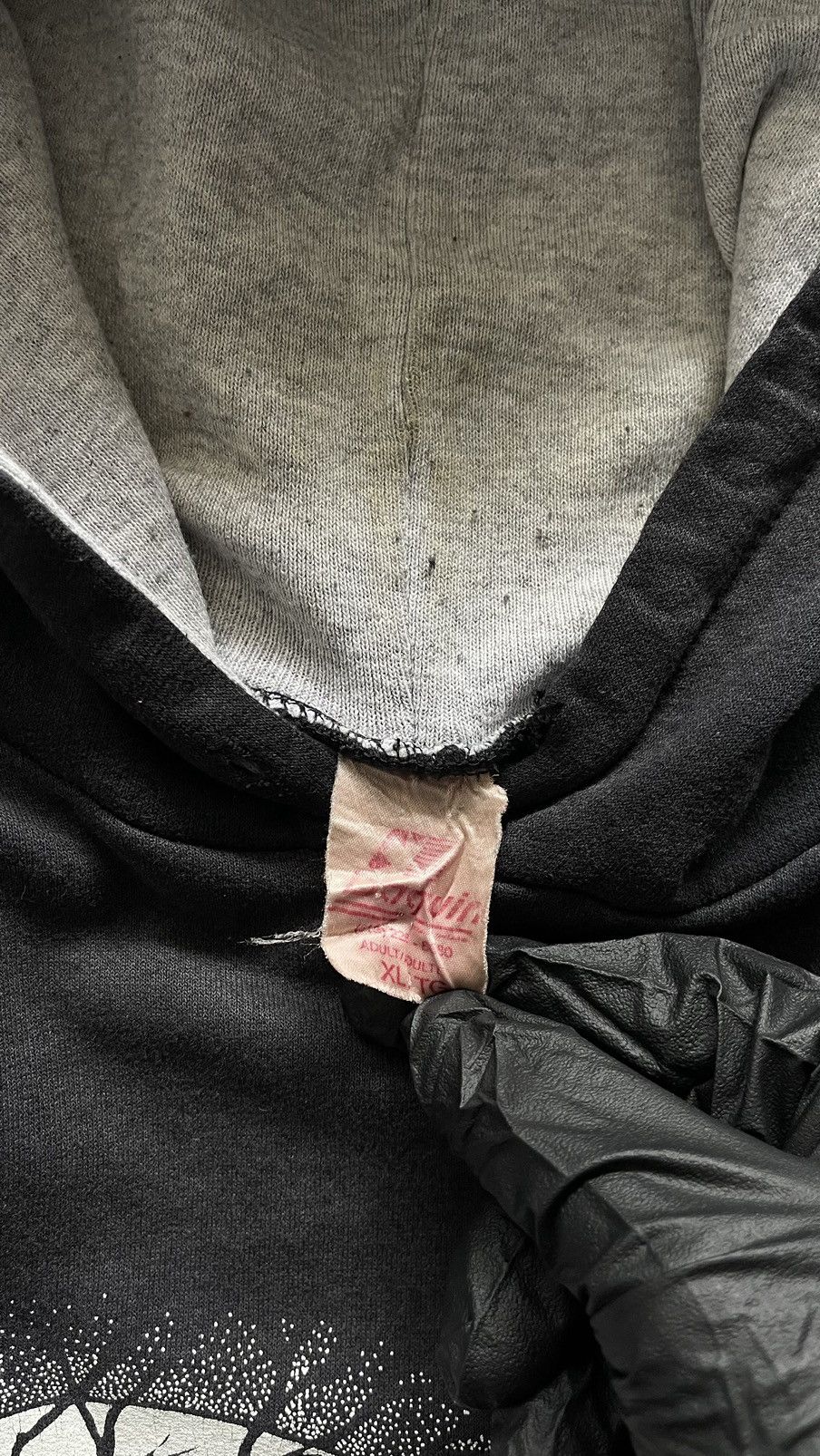 Russell Athletic × Vintage VINTAGE 1990S FADED WOLF NATURES HOODIE Size US XL / EU 56 / 4 - 4 Thumbnail