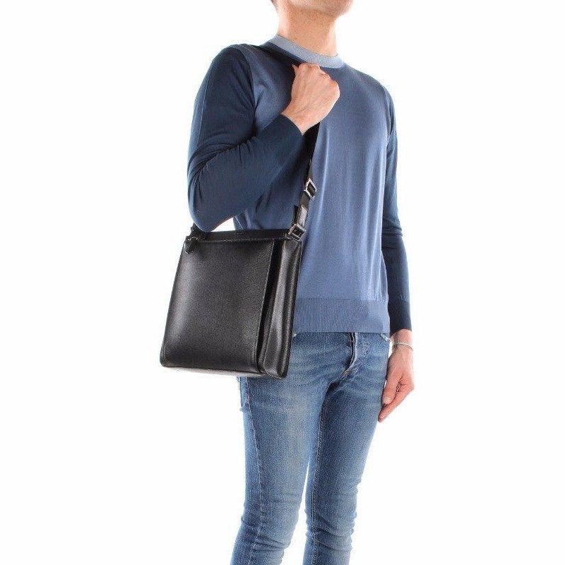 Fendi Authentic FENDI Shoulder/Crossbody Bag Size ONE SIZE - 1 Thumbnail