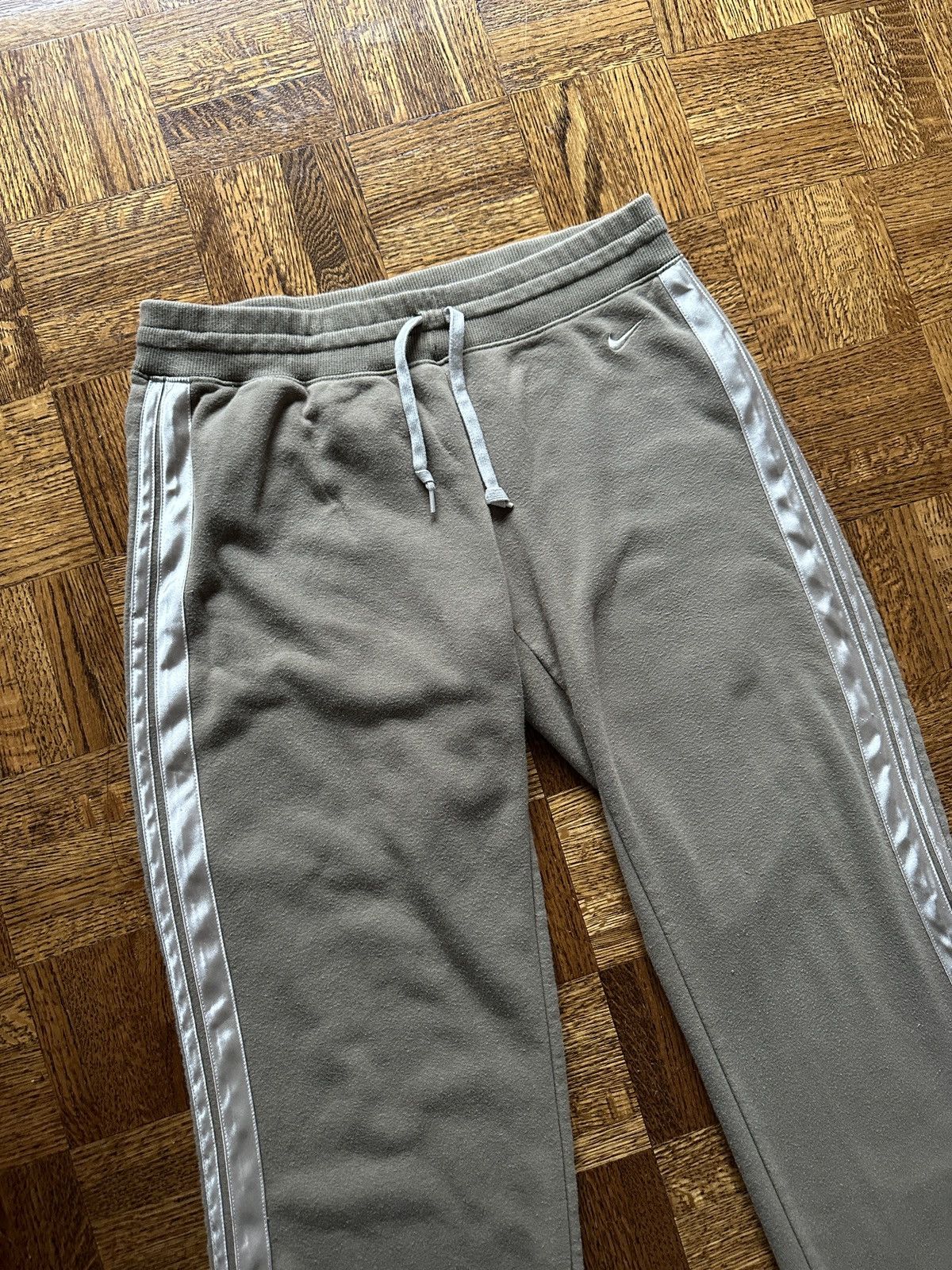 Nike Vintage Y2K Nike Flared Track Sweatpants Size M Size 30" / US 8 / IT 44 - 2 Thumbnail