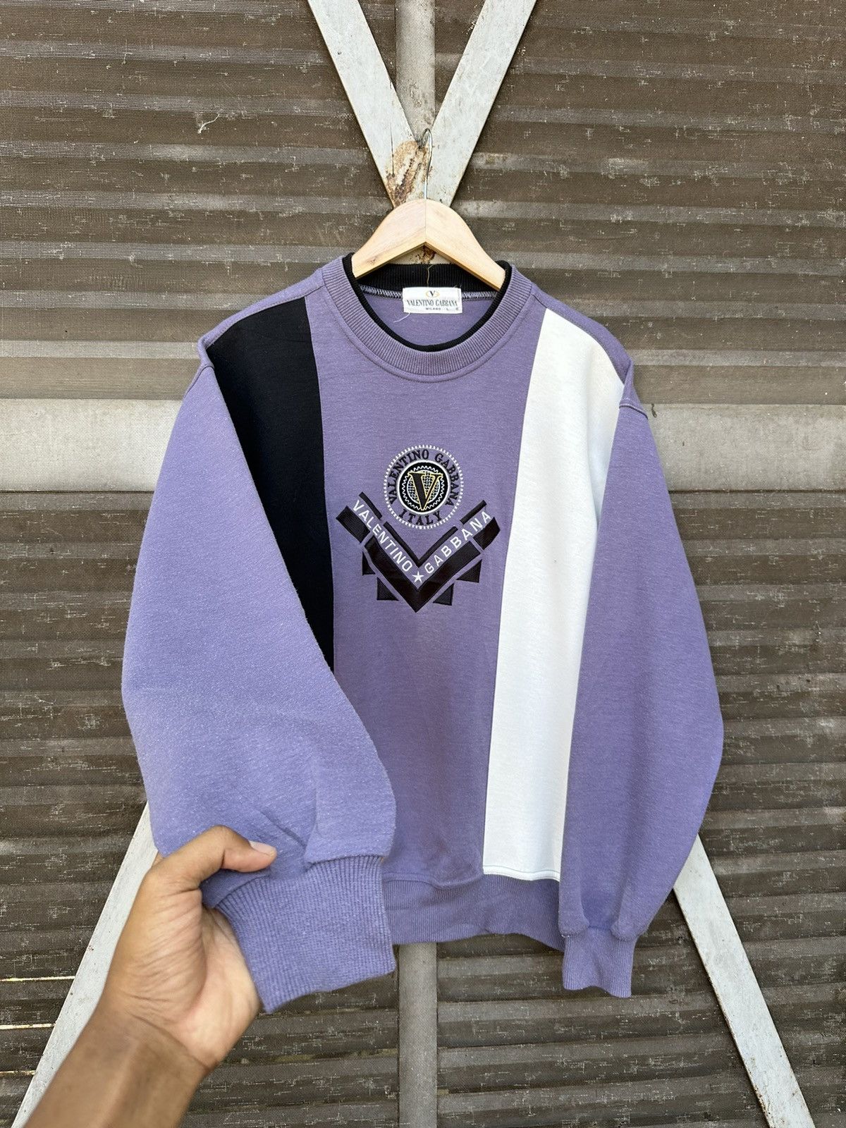 Valentino 👹Vintage Valentino Gabbana Embroidery Logo Crewneck Size US M / EU 48-50 / 2 - 6 Thumbnail