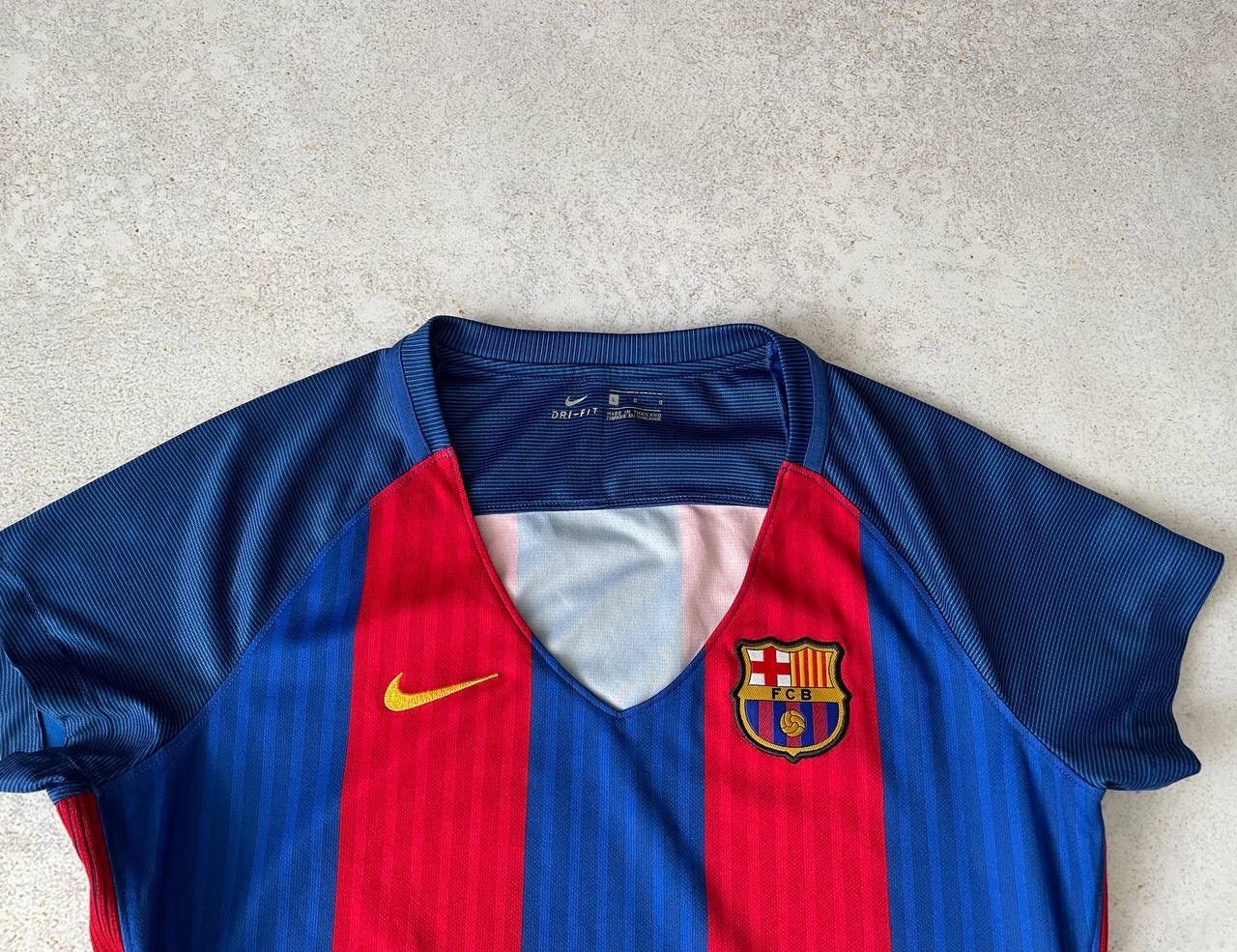 Nike Vintage Nike F.C Barcelona Soccer Jersey T-shirt Y2K Rare Size US S / EU 44-46 / 1 - 2 Thumbnail