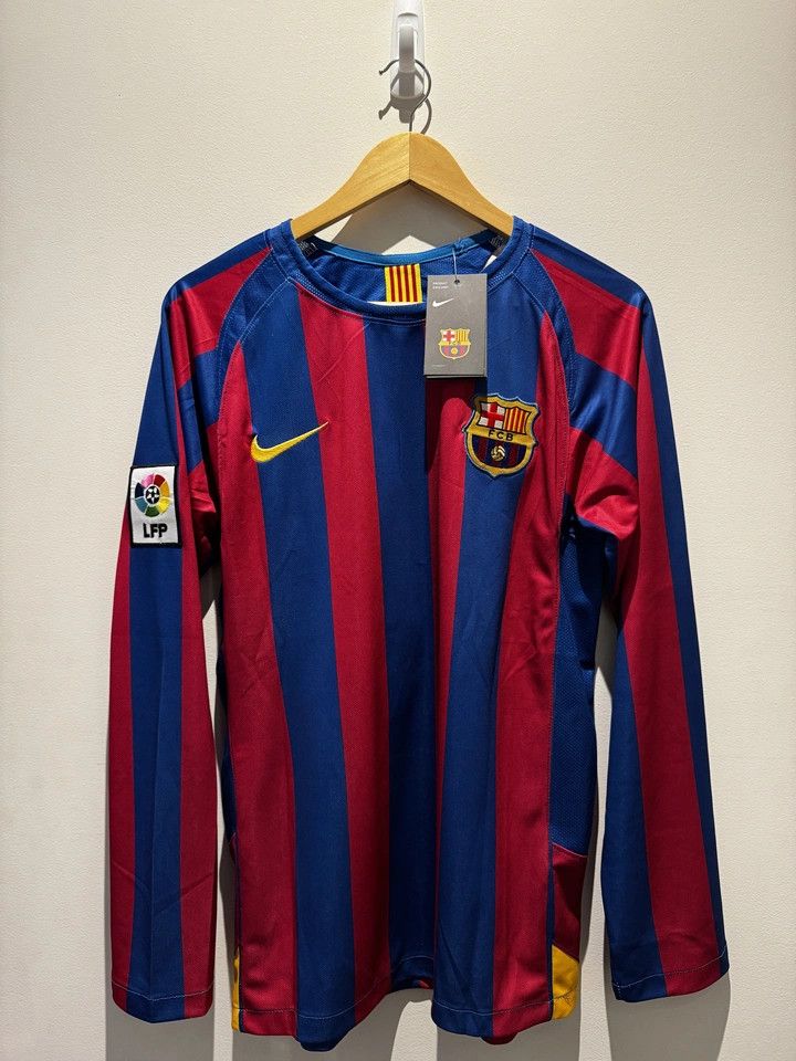 Other Barcelona 10 Ronaldinho Jersey Longsleeve Size US XL / EU 56 / 4 - 2 Thumbnail