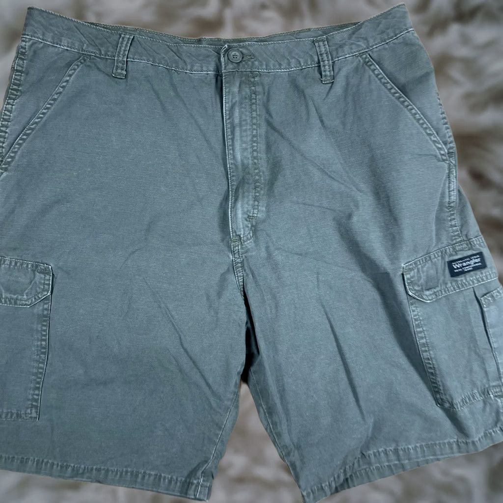 Wrangler VINTAGE Wrangler Cargo Shorts Mens 38 Khaki Olive Green FlatFront Pockets Cargo Short Size US 38 / EU 54 - 1 Thumbnail
