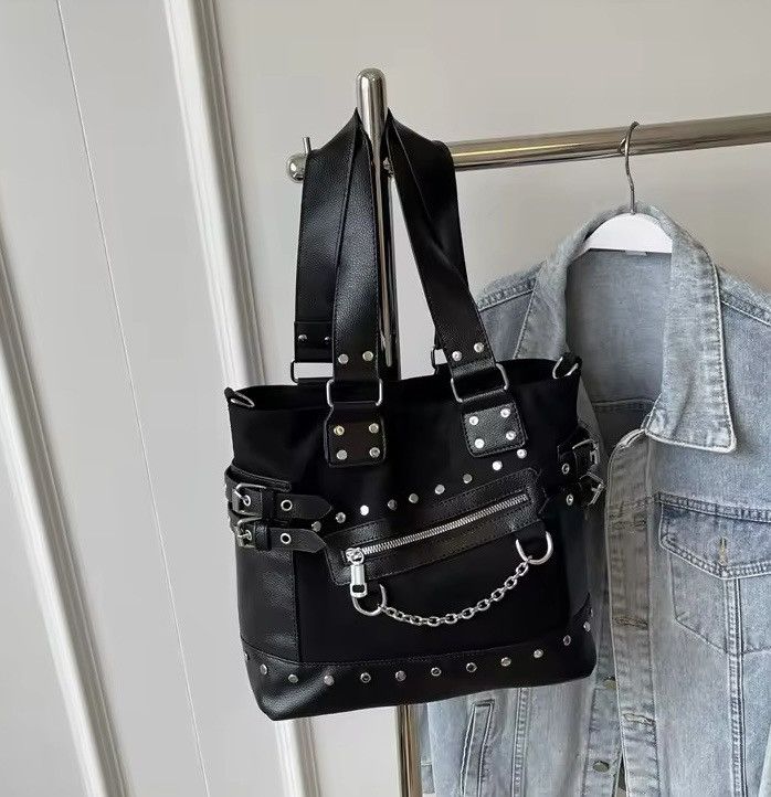 Other Gothic Pink Rhinestone Chain Capacity Women’s Shoulder Bag Size ONE SIZE - 4 Thumbnail