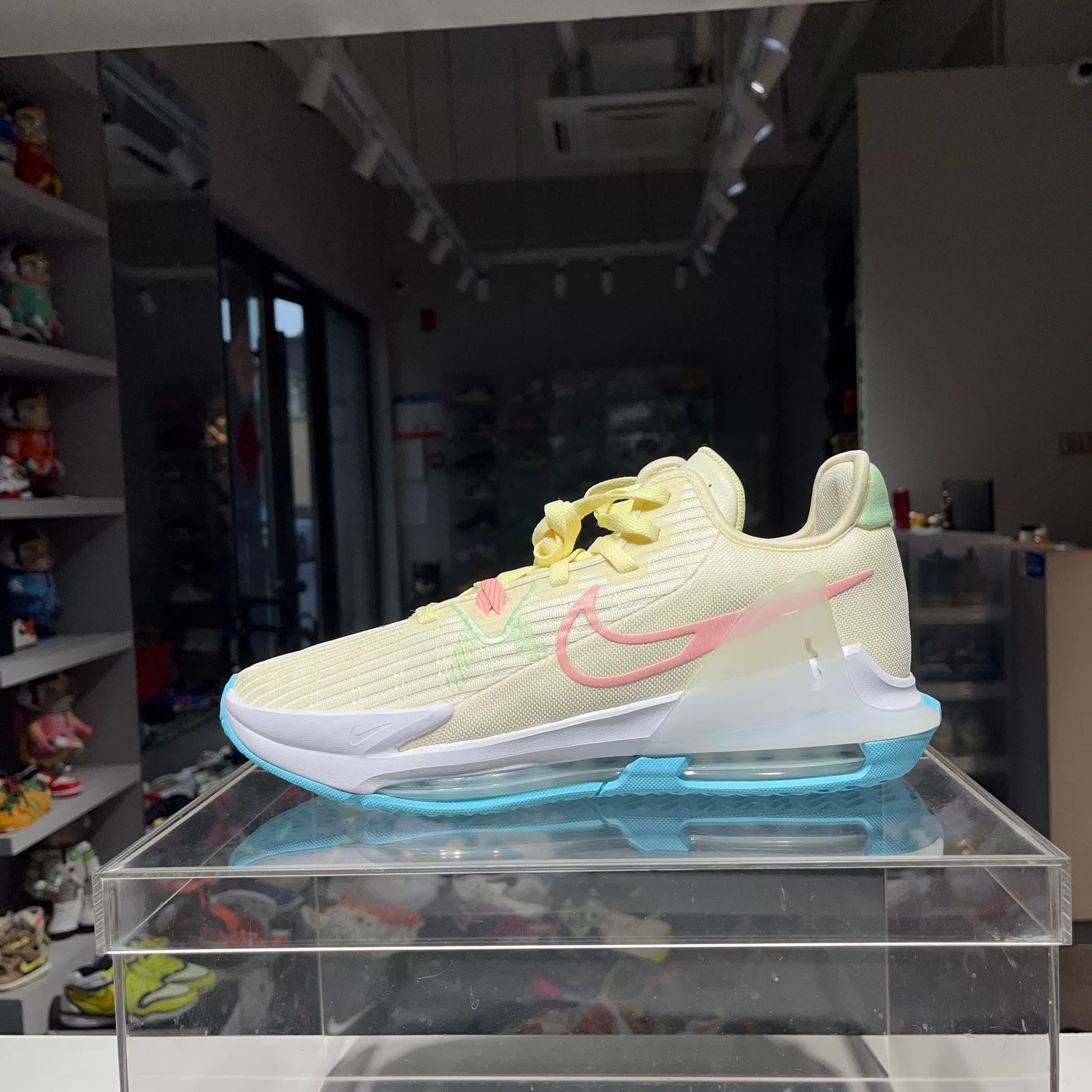 Nike Nike Yellow Lowtop Sneakers 46 Men Size US 12 / EU 45 - 1 Thumbnail