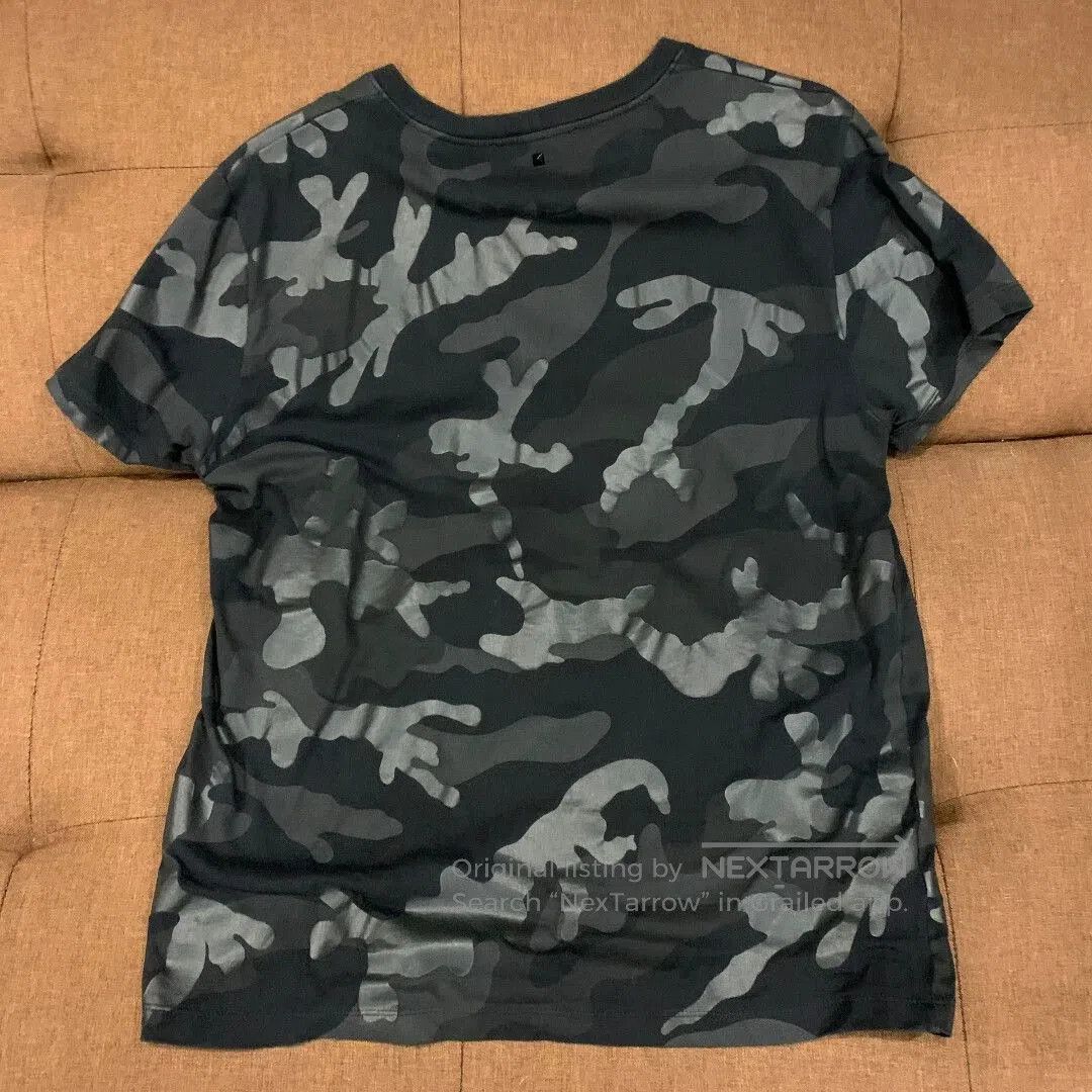 Valentino valentino black camo t-shirt with studs. Size US M / EU 48-50 / 2 - 2 Thumbnail