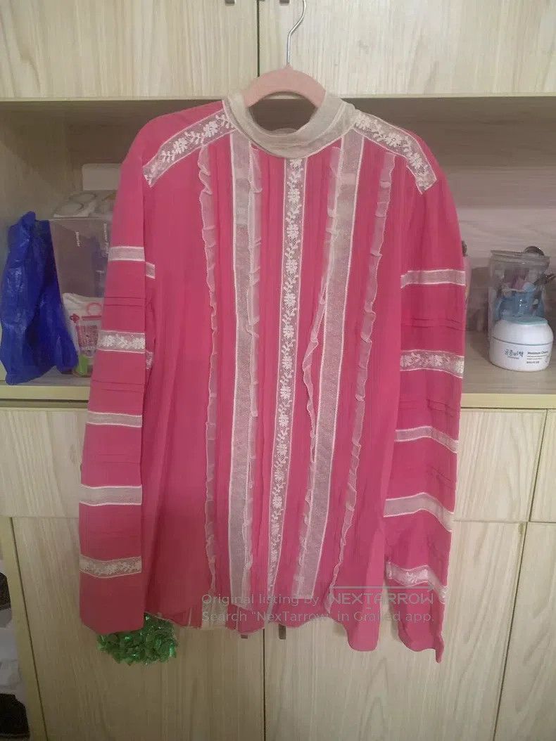 Valentino Valentino Pink lace shirt Size M / US 6-8 / IT 42-44 - 1 Thumbnail