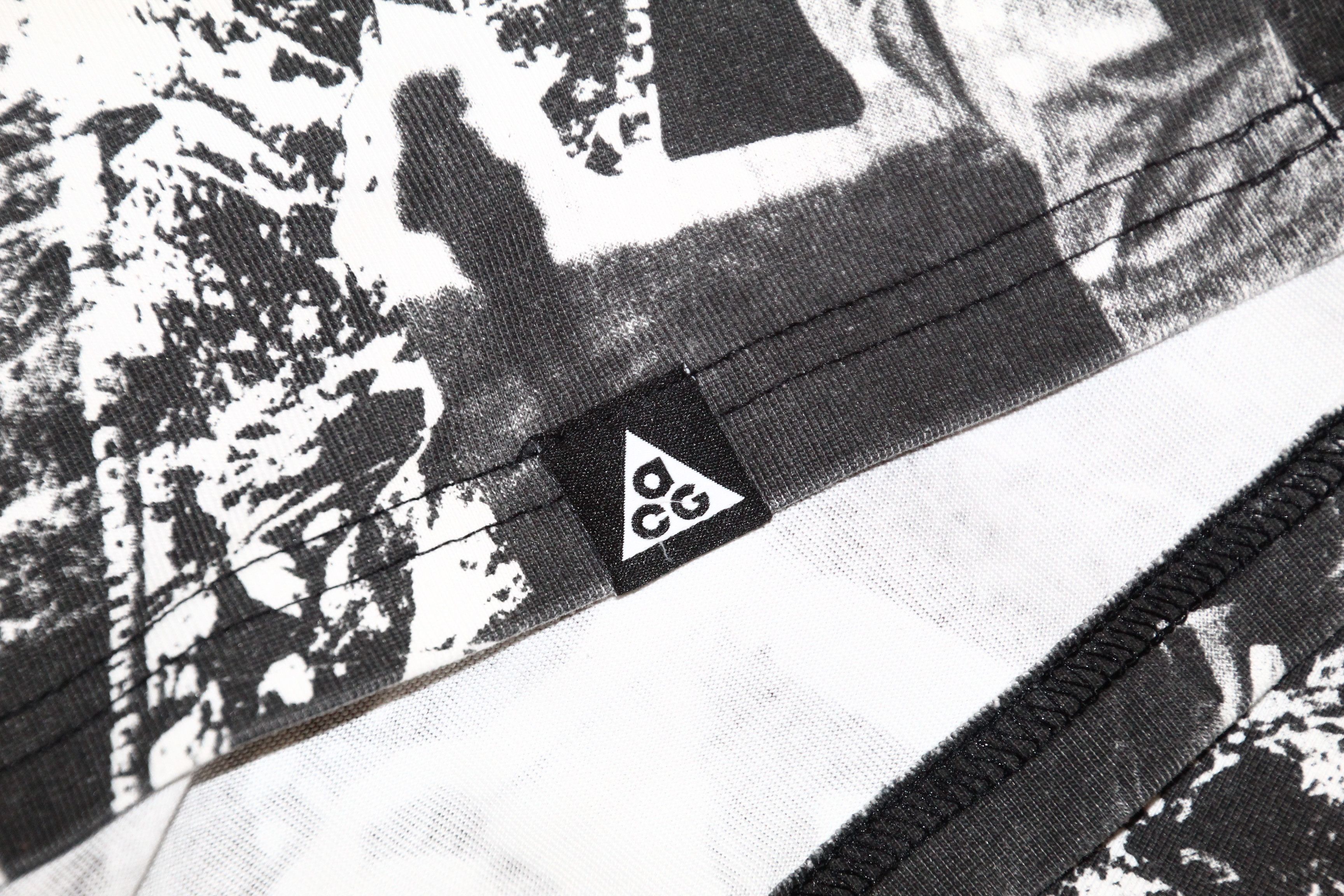 Nike ACG Nike ACG photo collage all over print loose fit l/s t-shirt Size US XL / EU 56 / 4 - 9 Thumbnail