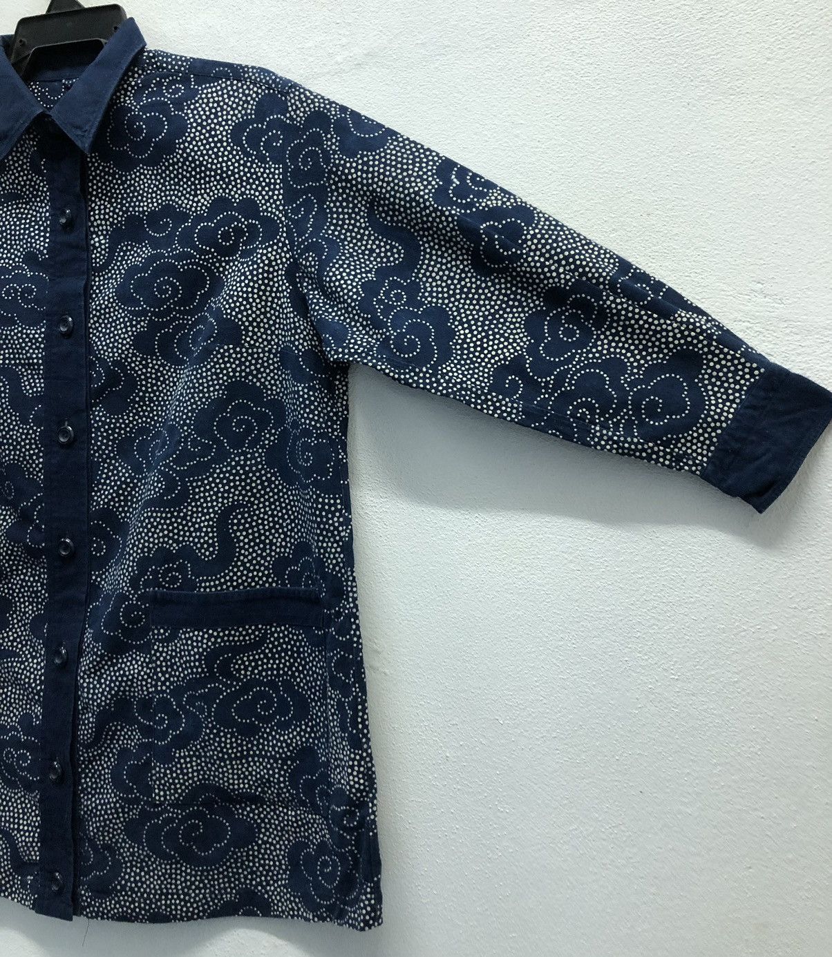 Japanese Brand Vintage Navy Blue Long-Sleeve Shirt with Cloud Batik Pattern Size US L / EU 52-54 / 3 - 4 Thumbnail