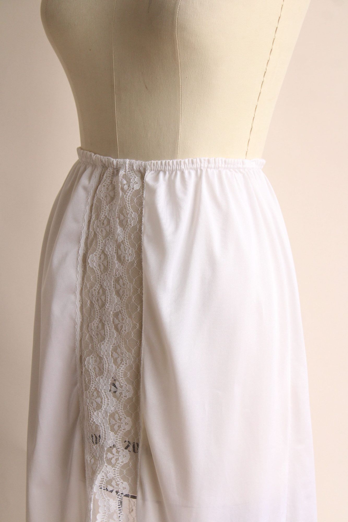 Pierre Cardin Vintage 1980s Half Slip, Pierre Cardin White Nylon With Lace Size ONE SIZE - 8 Thumbnail