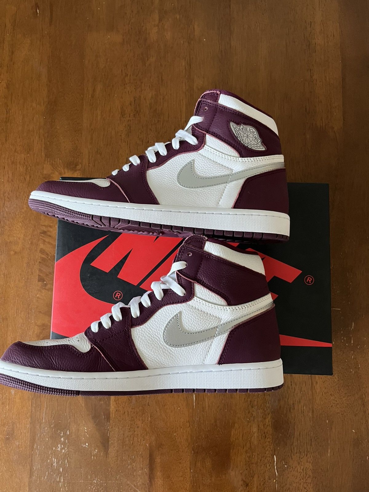 Jordan Brand × Nike Air Jordan 1 Bordeaux Size US 10.5 / EU 43-44 - 3 Thumbnail