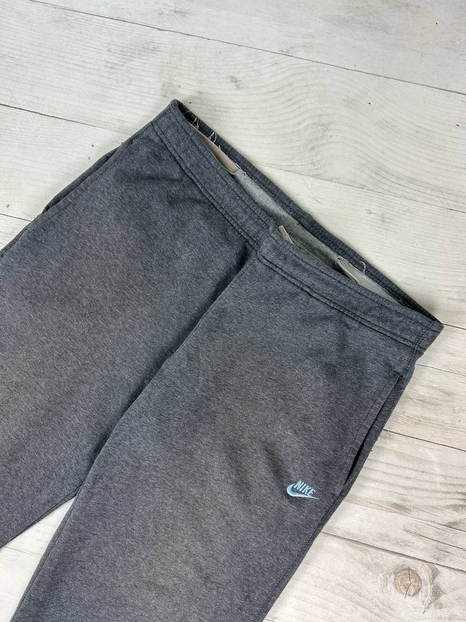 Nike Vintage Nike Sweatpants 00s Baggy Faded Y2K Size US 30 / EU 46 - 2 Thumbnail