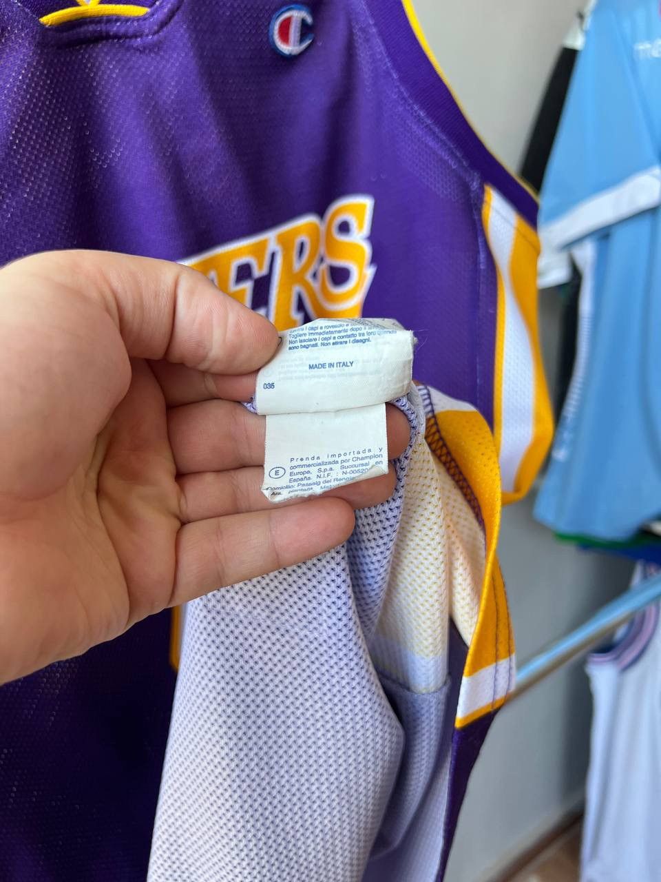 NBA VINTAGE LOS ANGELES LAKERS #24 BASKETBALL CHAMPION JERSEY L Size US L / EU 52-54 / 3 - 11 Thumbnail