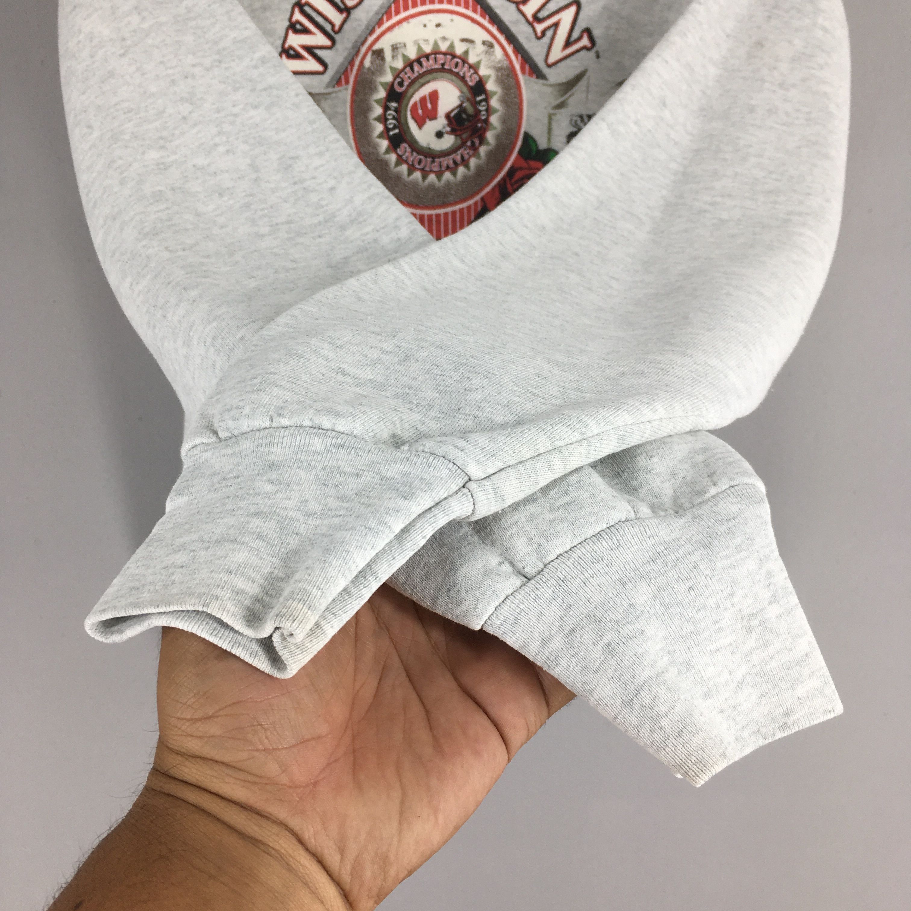 NCAA × Vintage Vintage 90s Wisconsin Badgers NCAA Gray Sweatshirt XLarge Size US XL / EU 56 / 4 - 4 Thumbnail
