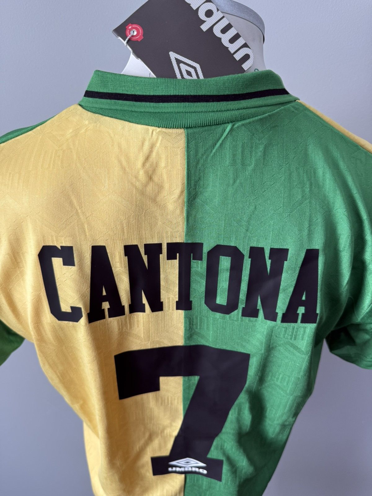 Umbro Eric Cantona Manchester United New Men’s UMBRO Soccer Jersey Size US S / EU 44-46 / 1 - 14 Thumbnail