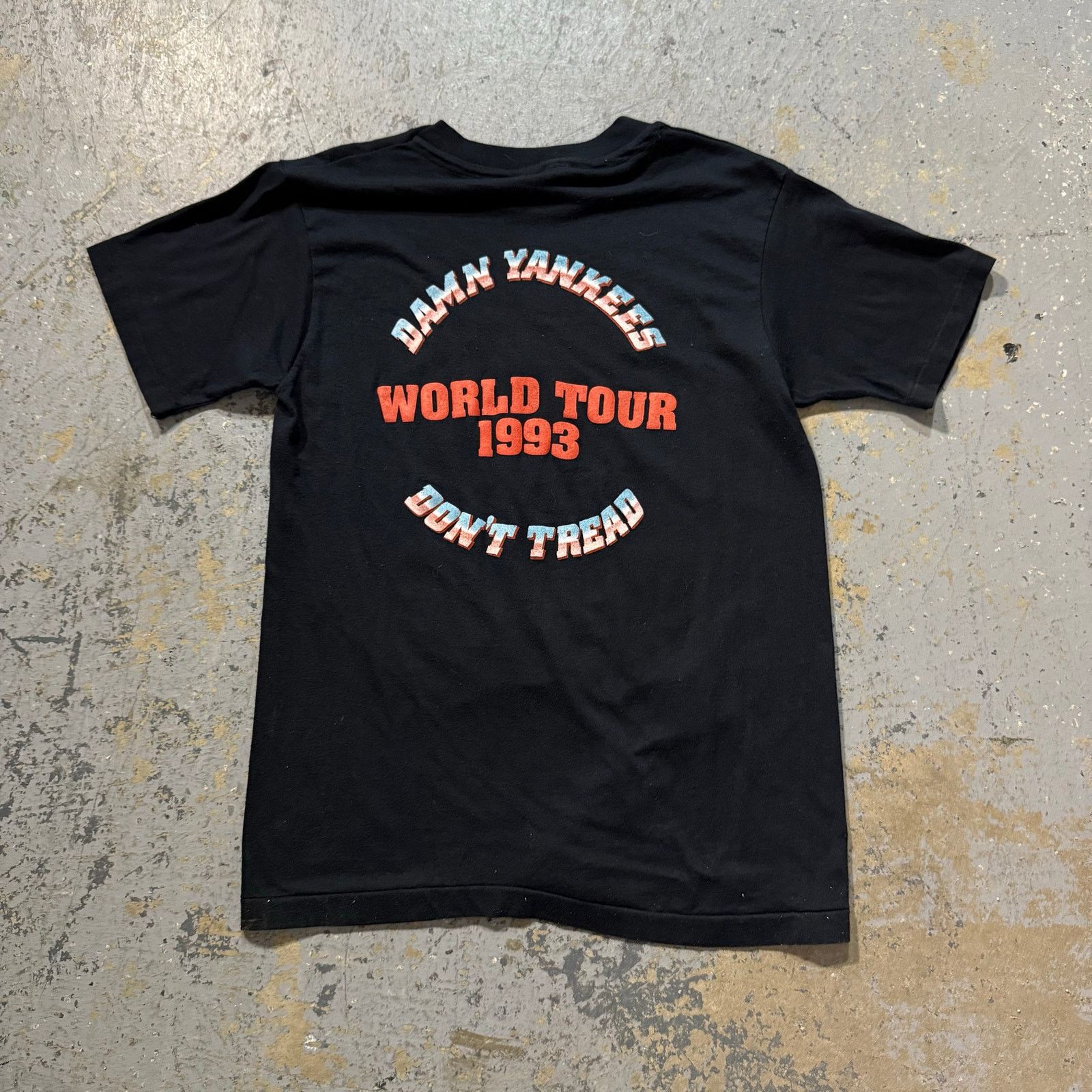 Vintage Vintage 90’s Damn Yankees World Tour Tee Size US M / EU 48-50 / 2 - 3 Thumbnail