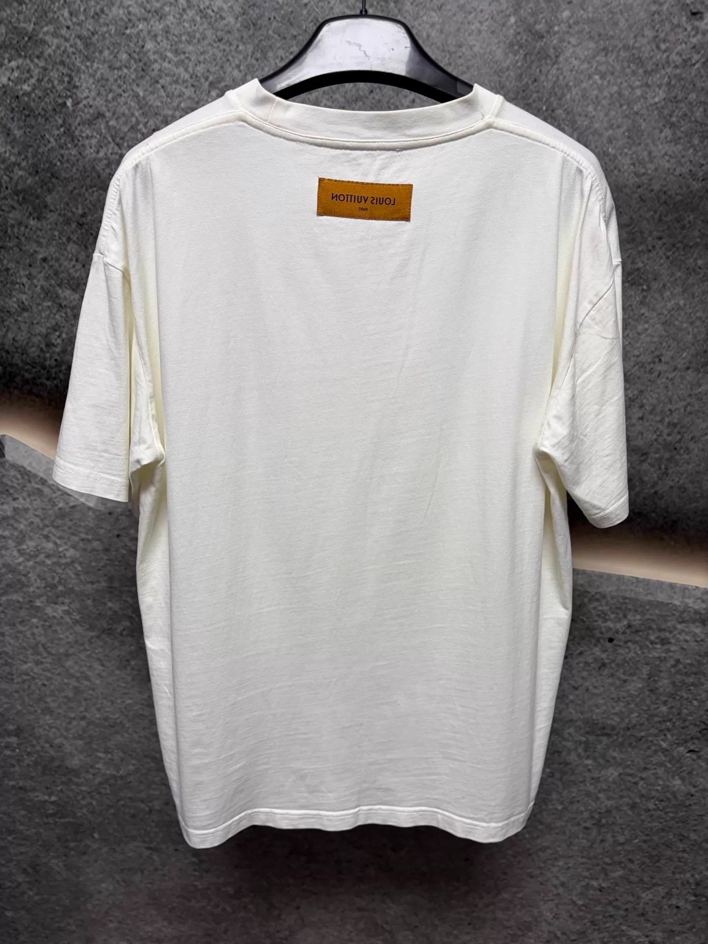 Louis Vuitton LV white short-sleeve T-shirt L like new Size US L / EU 52-54 / 3 - 2 Thumbnail