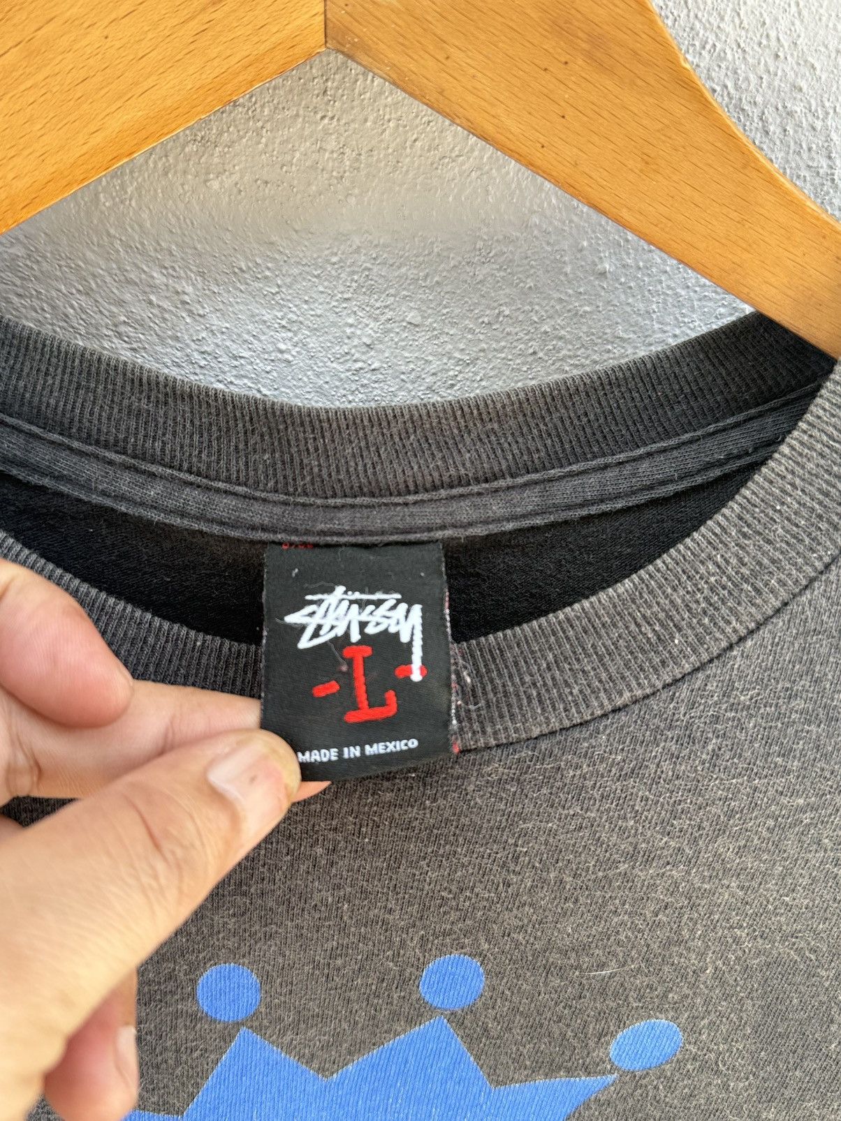 Stussy Thrashed Vintage Stussy Standing From For 30 Years Skate Tee Size US L / EU 52-54 / 3 - 4 Thumbnail