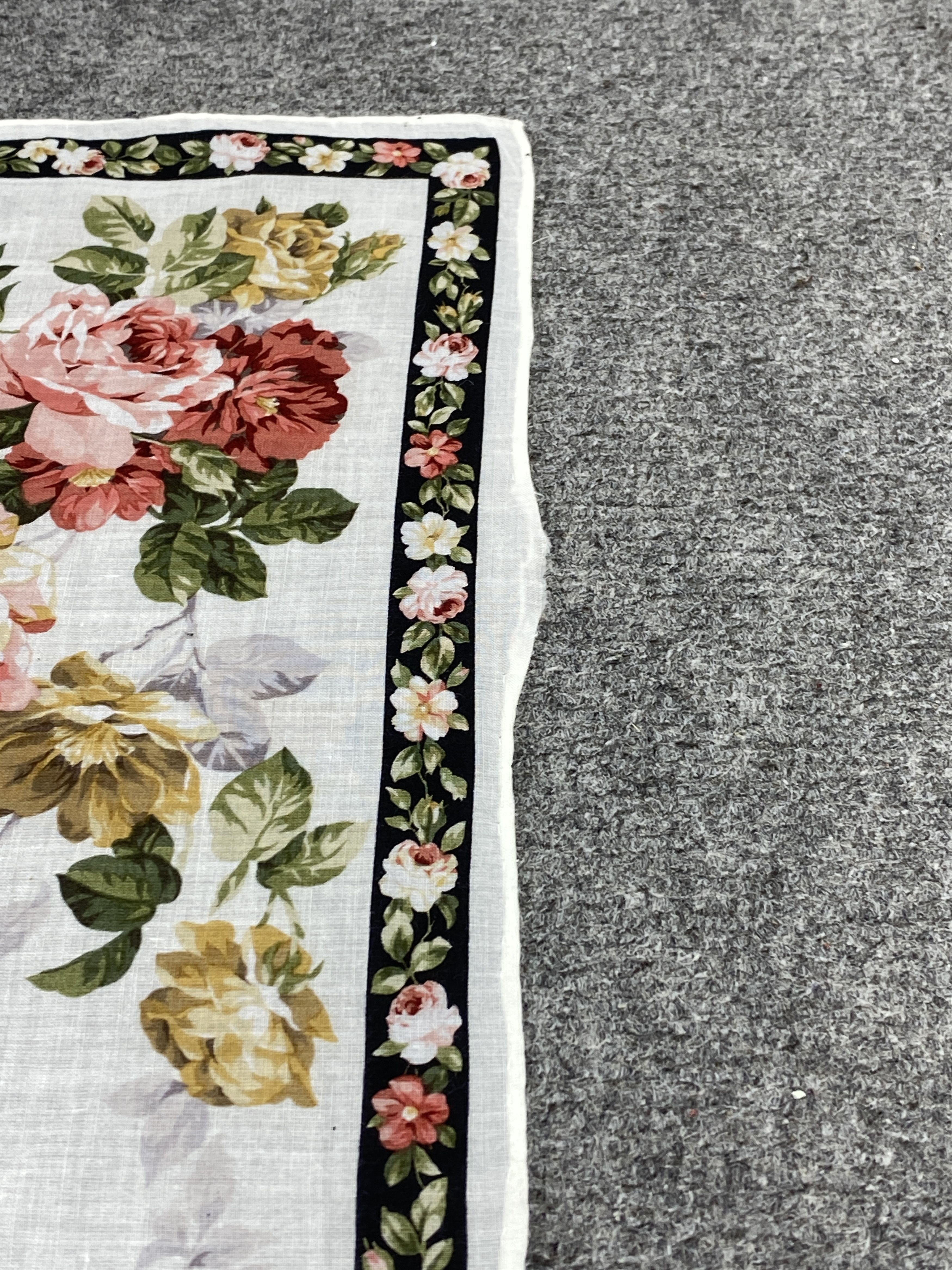 Yves Saint Laurent Yves Saint Laurent Handkerchief / Neckerchief HKC1121 Size ONE SIZE - 7 Thumbnail