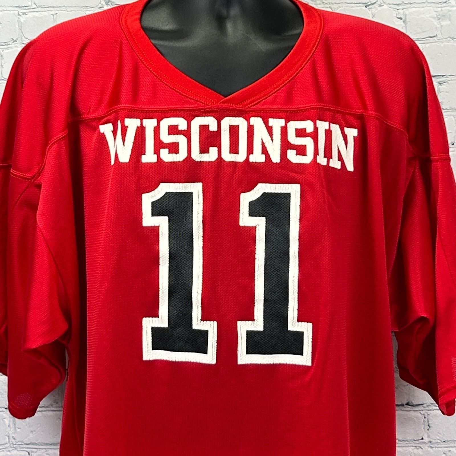 Vintage Vintage 90s Wisconsin Badgers Football Jersey Shirt Red XL Size US XL / EU 56 / 4 - 5 Thumbnail