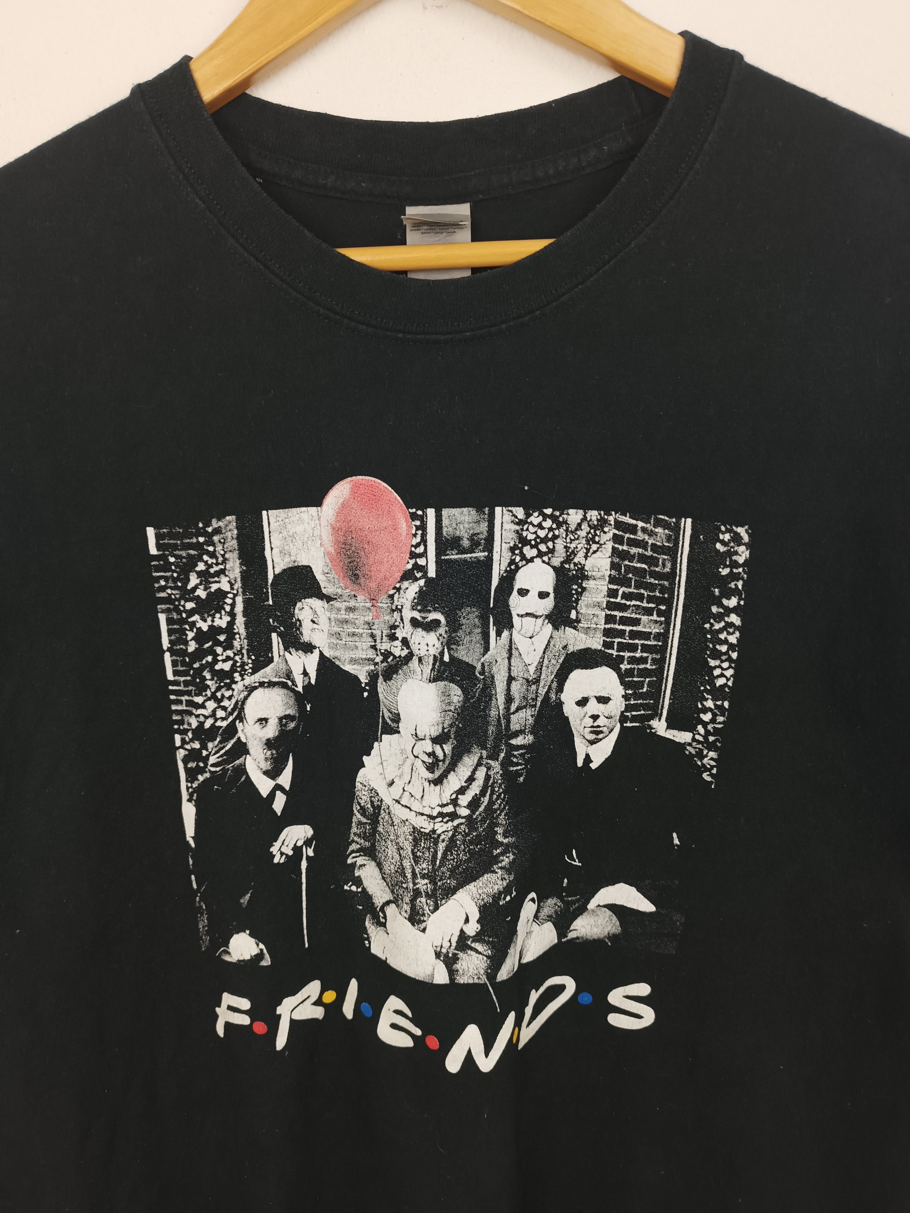 Vintage VINTAGE FRIENDS SITCOM PARODY HORROR IT KRUEGER JASON MYERS Size US XL / EU 56 / 4 - 10 Thumbnail