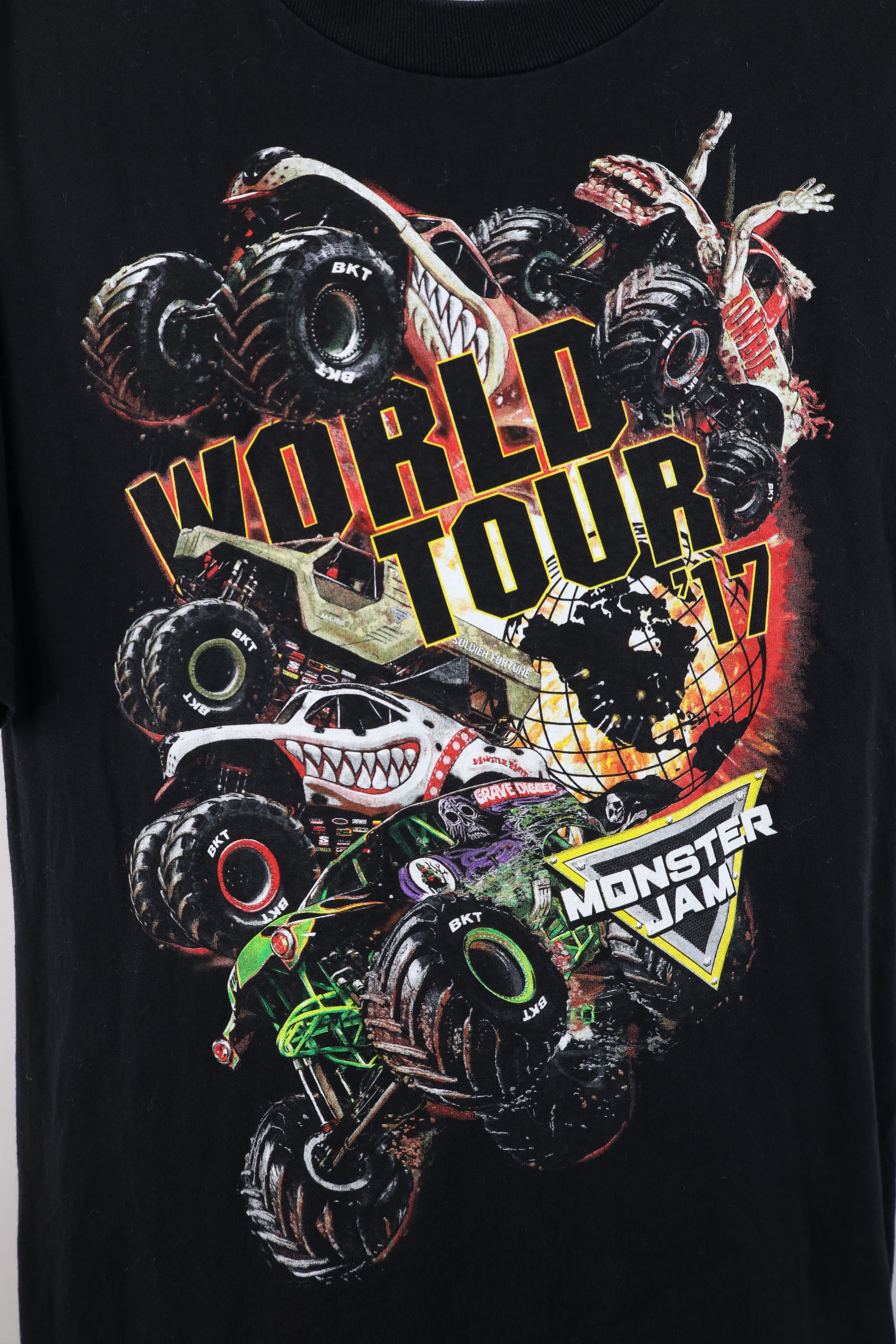 Vintage Y2K Streetwear Monster Jam World Tour Grave Digger T-Shirt Size US M / EU 48-50 / 2 - 4 Thumbnail