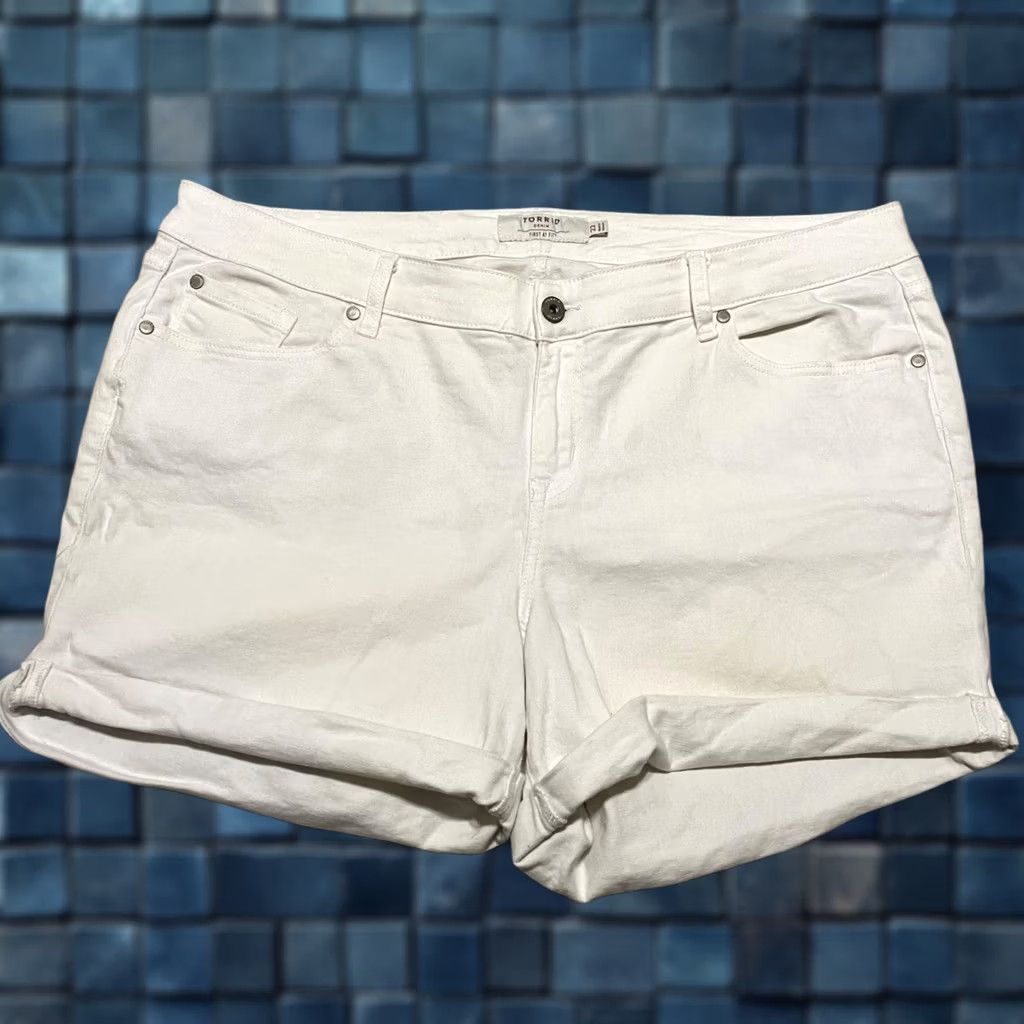 Torrid Torrid White Denim High Rise Cut-Off 5 Inseam Plus 22 Shorts Womens Vintage No Pocket 5-Pocket Denim Stretch Cotton Spandex Casual Clothing Size 40" / US 18 - 1 Thumbnail