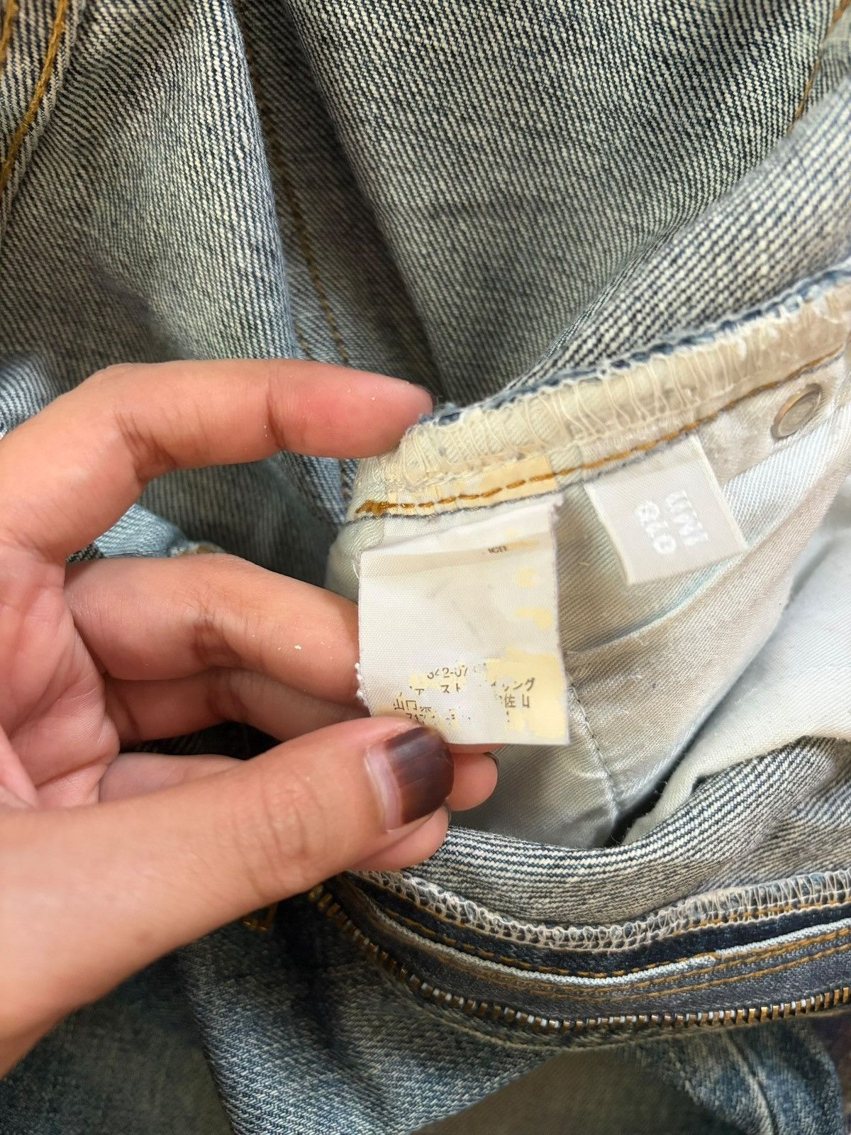 Uniqlo Vintage Japanese Uniqlo Faded Wash Distress Loose Jeans Size US 33 - 5 Thumbnail