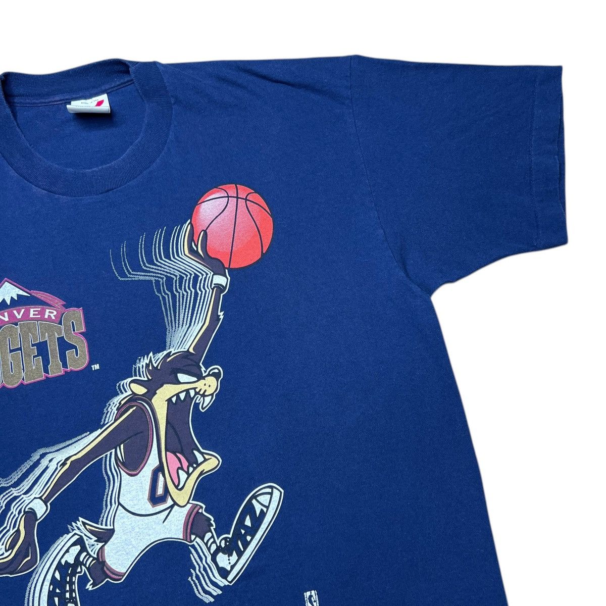 NBA Vintage 1994 NBA Denver Nuggets Taz Looney Tunes T-Shirt Size US XL / EU 56 / 4 - 5 Thumbnail