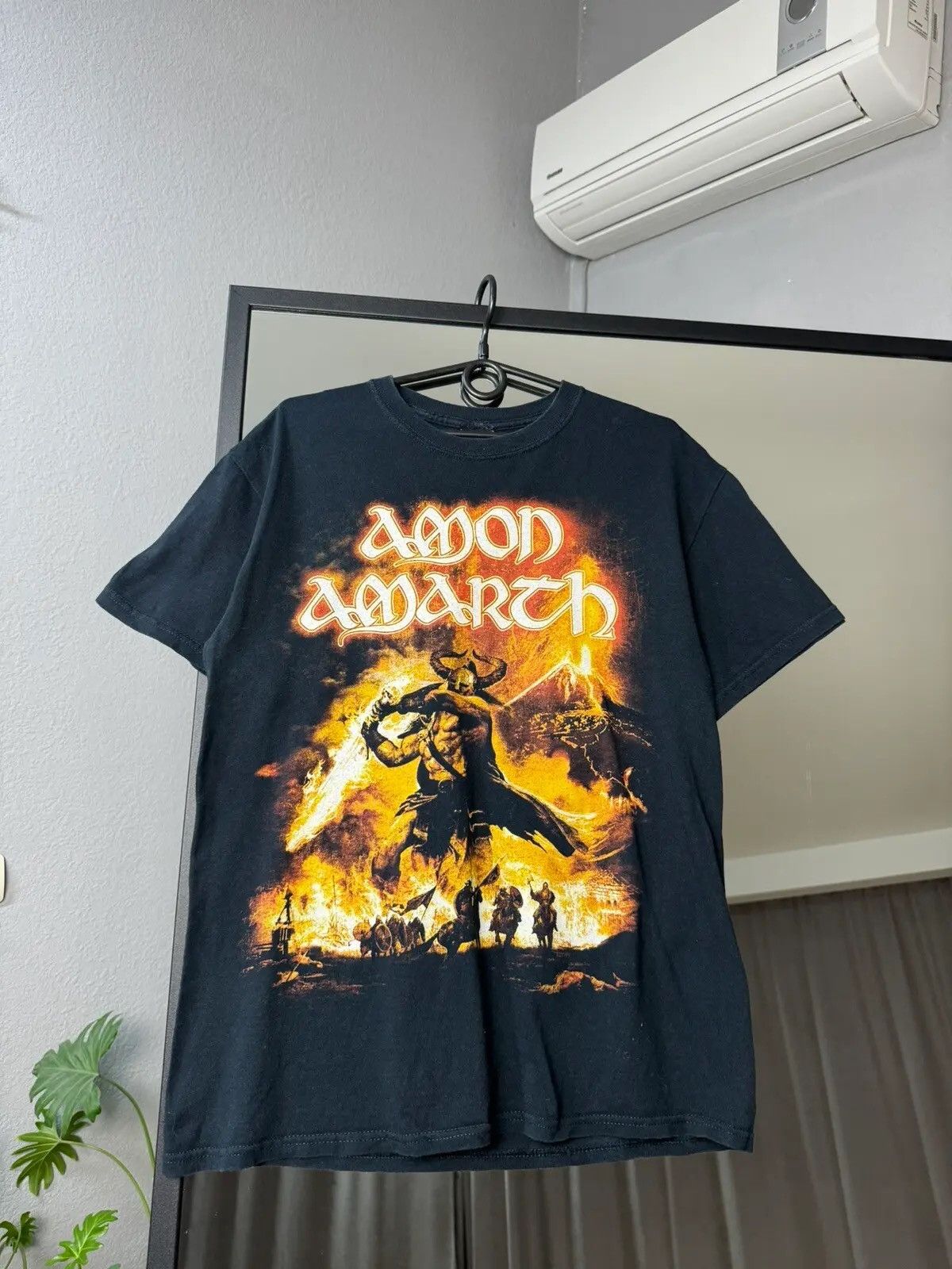 Band Tees 2011 Amon Amarth Tour Faded Paint Splattered Distressed Tee Size US M / EU 48-50 / 2 - 1 Thumbnail