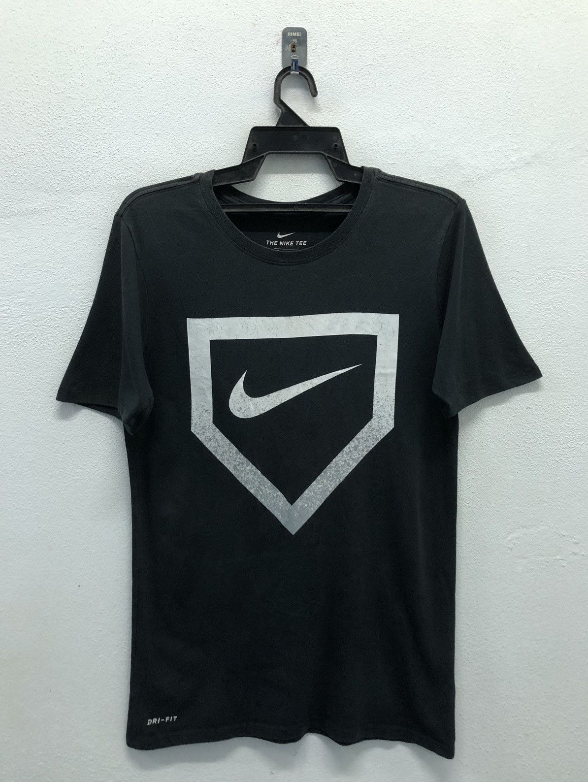 Nike Vintage The Nike Tee Nike Dri-Fit T-Shirt Size US S / EU 44-46 / 1 - 1 Thumbnail