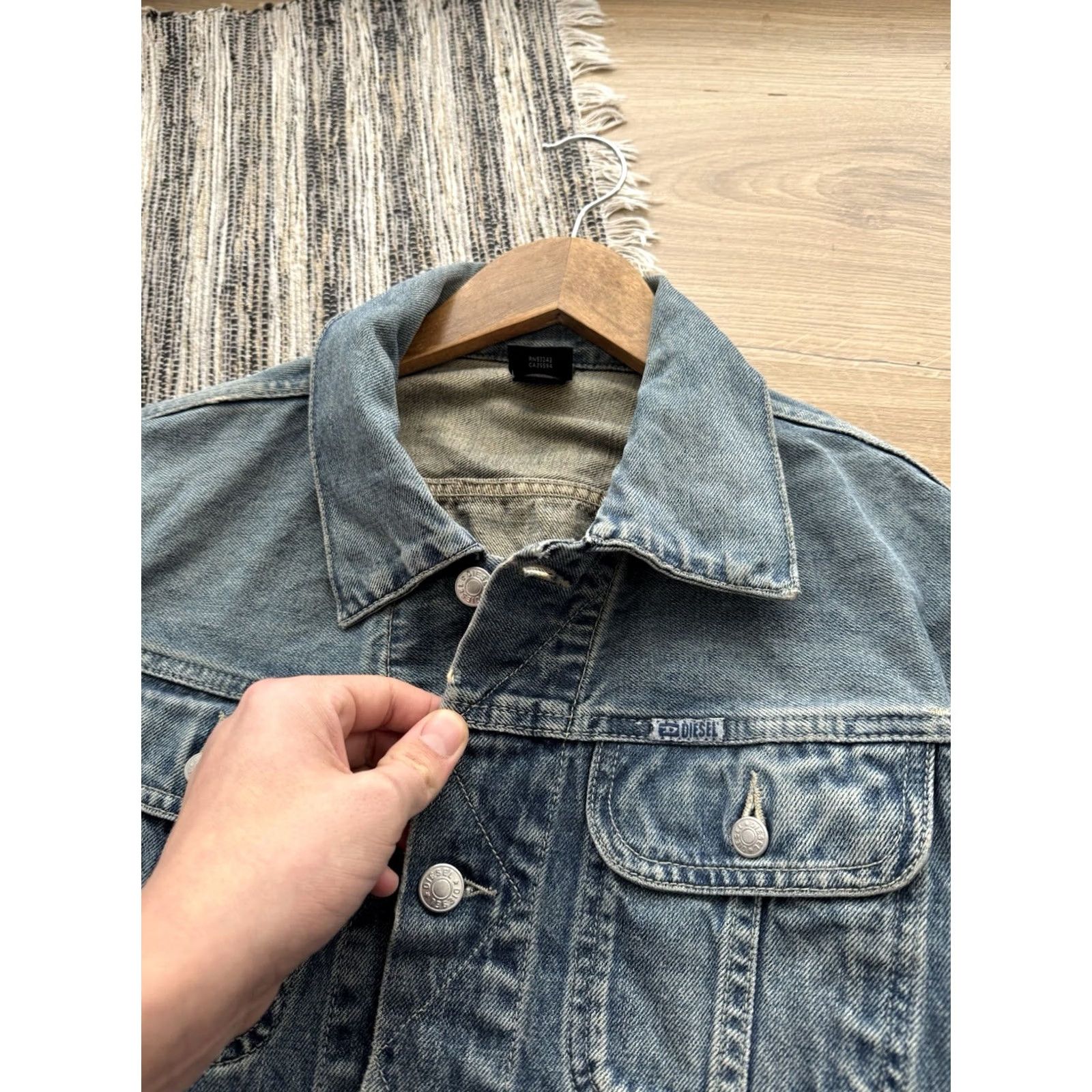 Diesel VINTAGE Diesel 90s Denim Button Up Cropped Blue Jacket Men L Jacket Denim Blue and Black? (Correcting?) Size US L / EU 52-54 / 3 - 4 Thumbnail