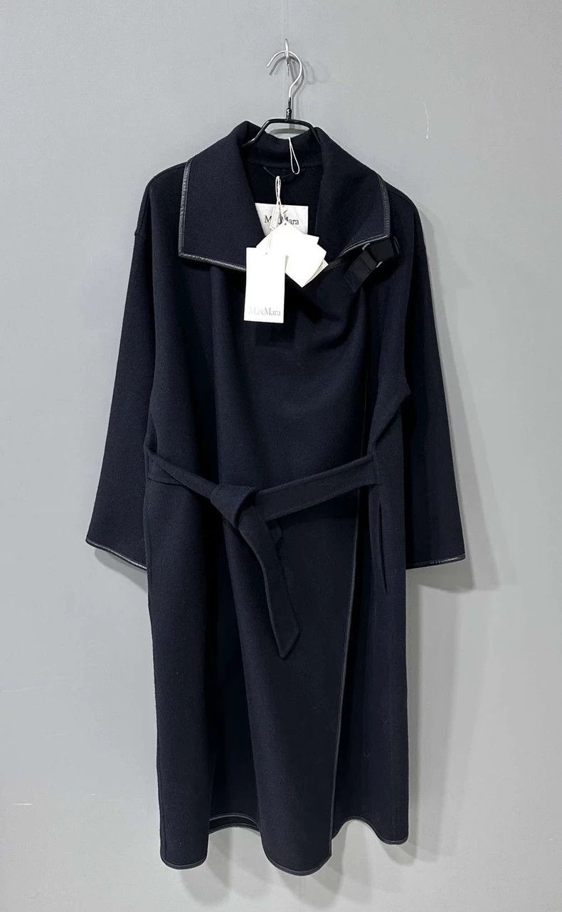 Max Mara navy collar wrap coat by MaxMara Size US S / EU 44-46 / 1 - 1 Thumbnail