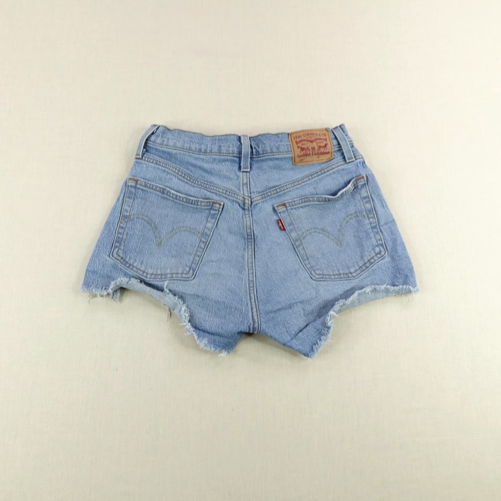Levi's Levi's Women's Shorts W26 Blue Denim 501 Distressed Mini Cutoff Button Fly Casual Summer Festival Size 26" / US 2 / IT 38 - 4 Thumbnail