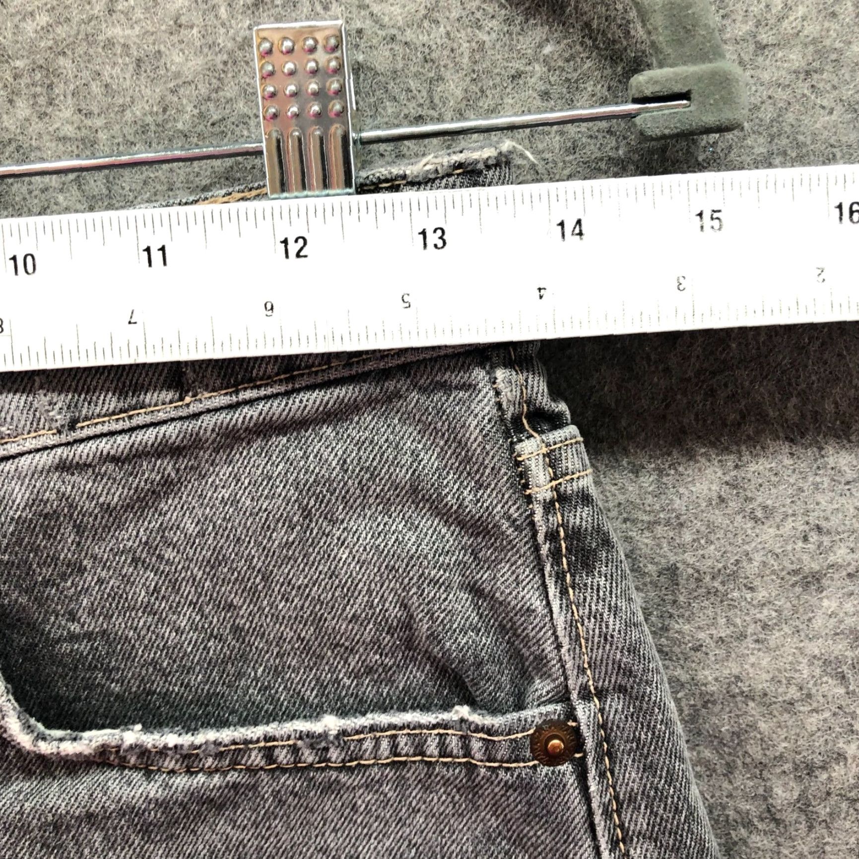 Zara VINTAGE Zara High Waisted Cutoff Denim Shorts Womens 4 Washed Black Frayed Button Fly Size 27" / US 4 / IT 40 - 5 Thumbnail