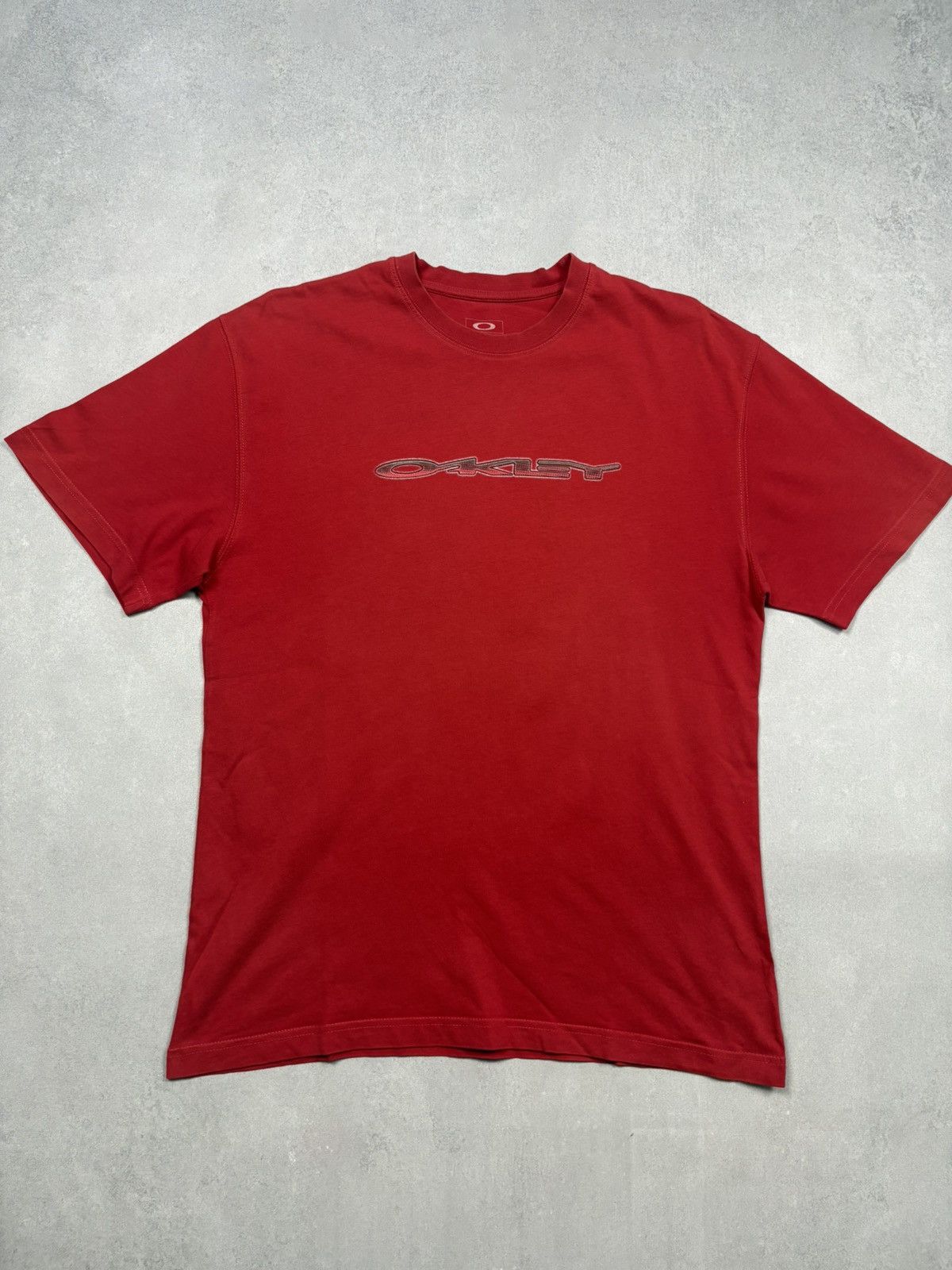 Oakley Oakley Vintage Red Spell Out T Shirt Hype Big Logo Y2K 00s Size US M / EU 48-50 / 2 - 2 Thumbnail