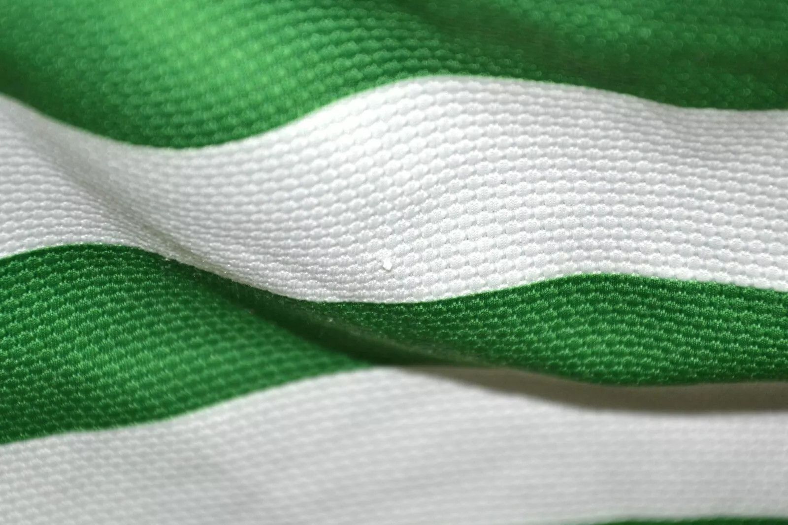 Nike CELTIC 2012/2013 SHIRT JERSEY NIKE SIZE L LONG SLEEVE Size US L / EU 52-54 / 3 - 6 Thumbnail