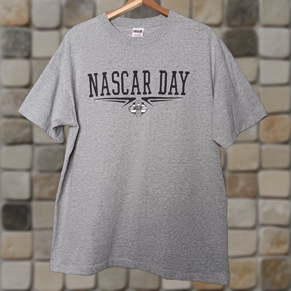 Anvil NASCAR Day 2010 Shirt XL Gray Men's T-Shirt Racing Graphic NASCAR Day 2010 Shirt Men XL Gray Anvil Cotton Blend Short Sleeve Crew Neck Size US XL / EU 56 / 4 - 1 Thumbnail