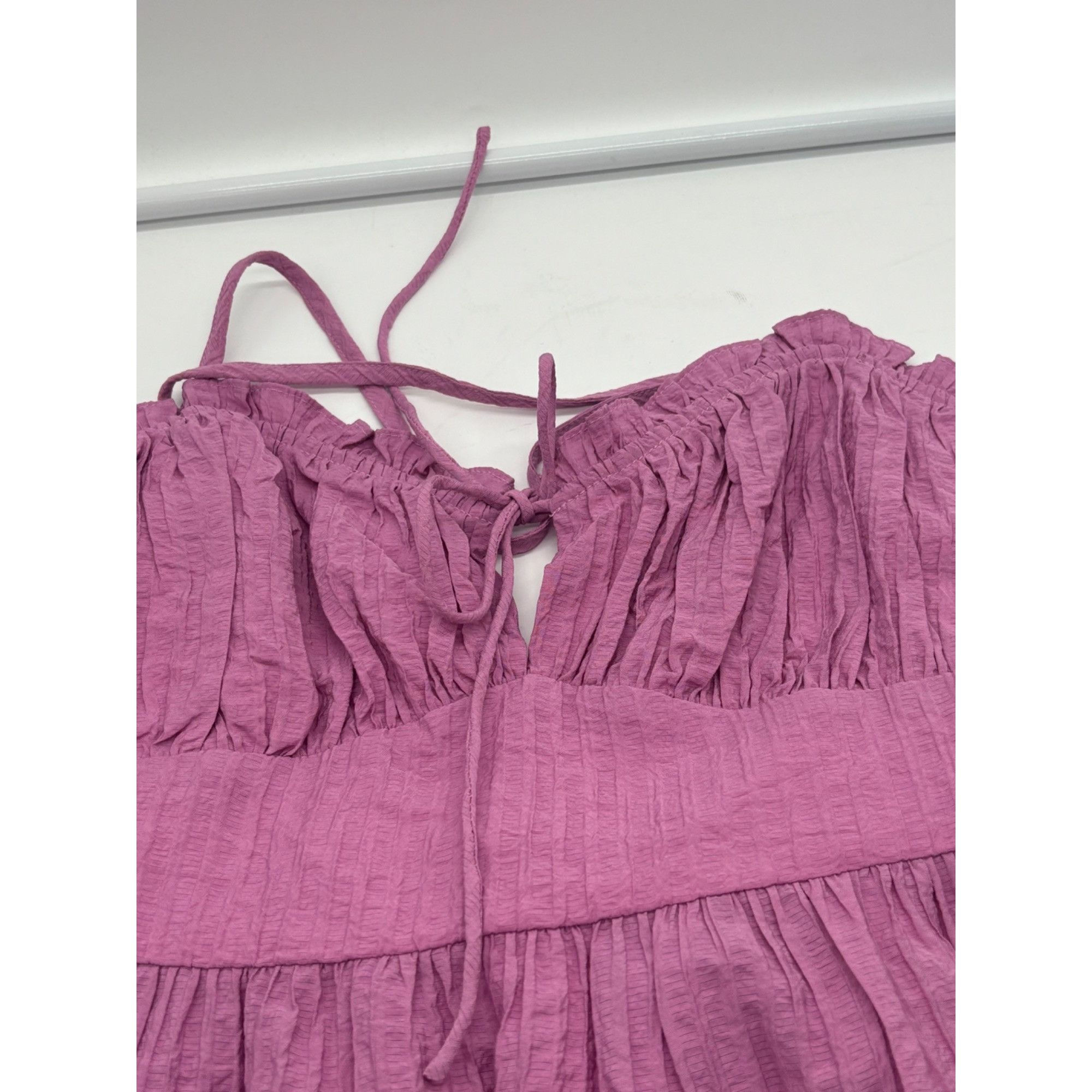 Other Lush Strappy Crinkle Fabric Lace Back Peplum Top, Pink Orcha Size L / US 10 / IT 46 - 5 Thumbnail