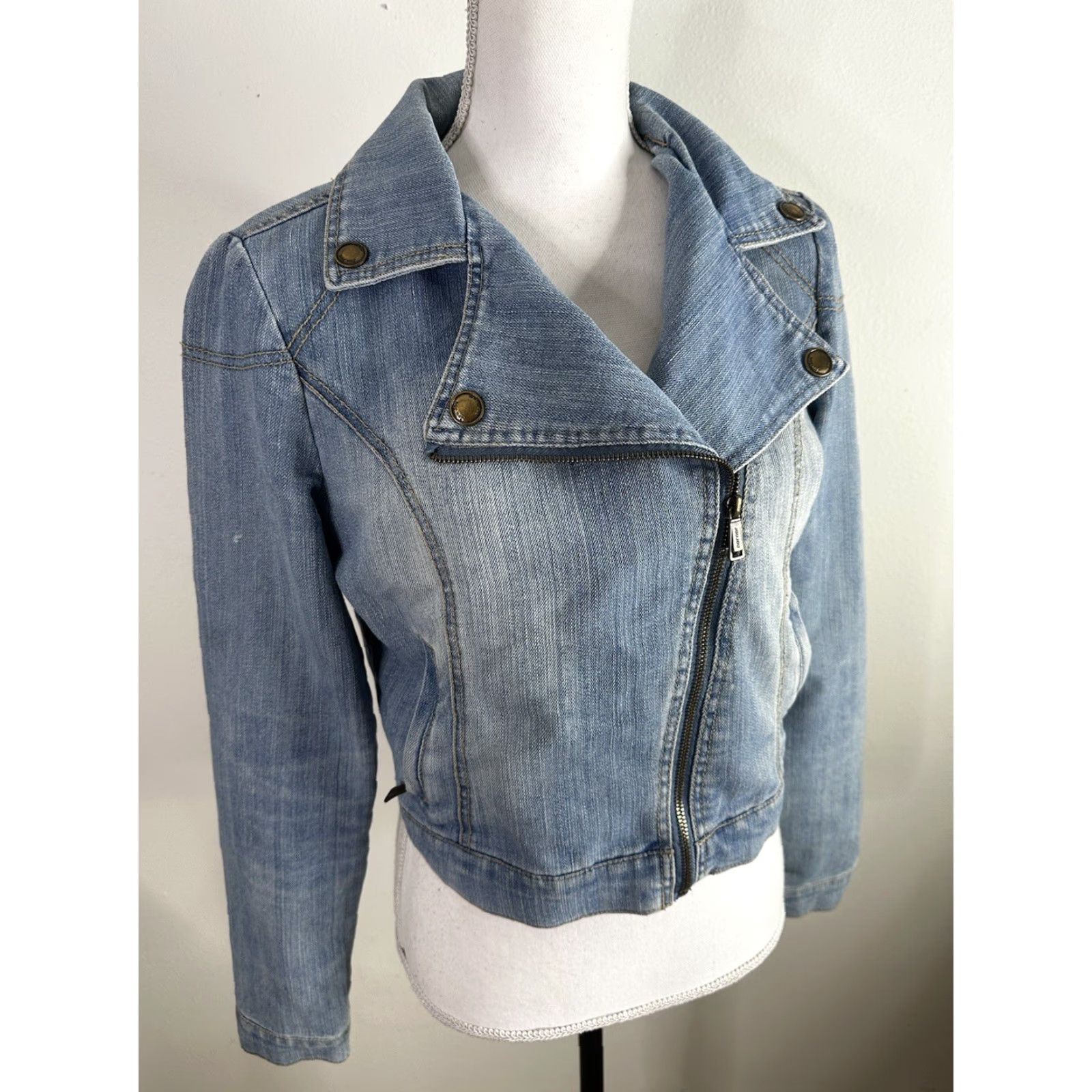 Denime VINTAGE Y2K Crop Denim Jacket Womens S Blue Light Wash Jeans Jacket Casual Biker Bohemian Grunge Rock Pockets Size 28" / US 6 / IT 42 - 2 Thumbnail