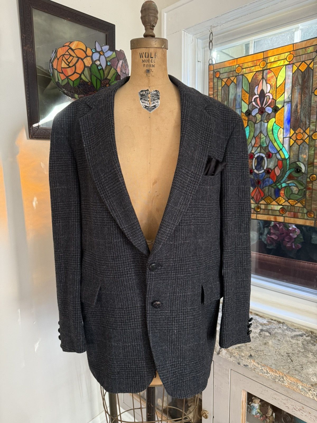 Saks Fifth Avenue VTG Grey Red Stripped Black Tweed 100% Wool Blazer Mens 44R Size 44R - 1 Thumbnail