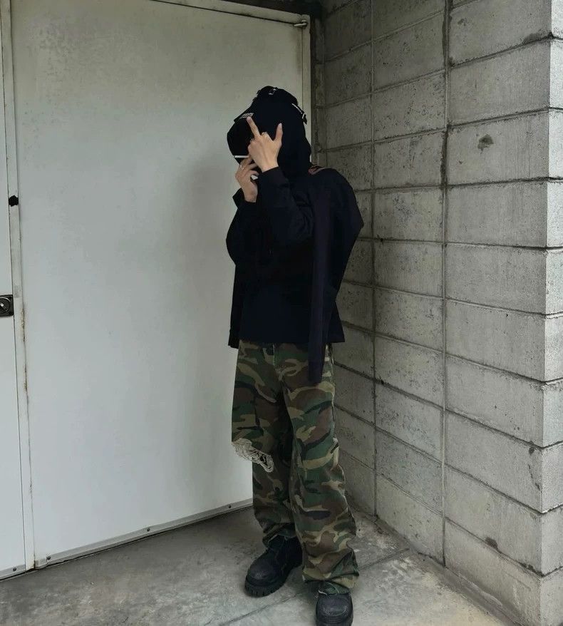 Vetements Vetements 18Aw Shaped Black Cut hoodie 2506-Nextarrow Size US XS / EU 42 / 0 - 8 Thumbnail
