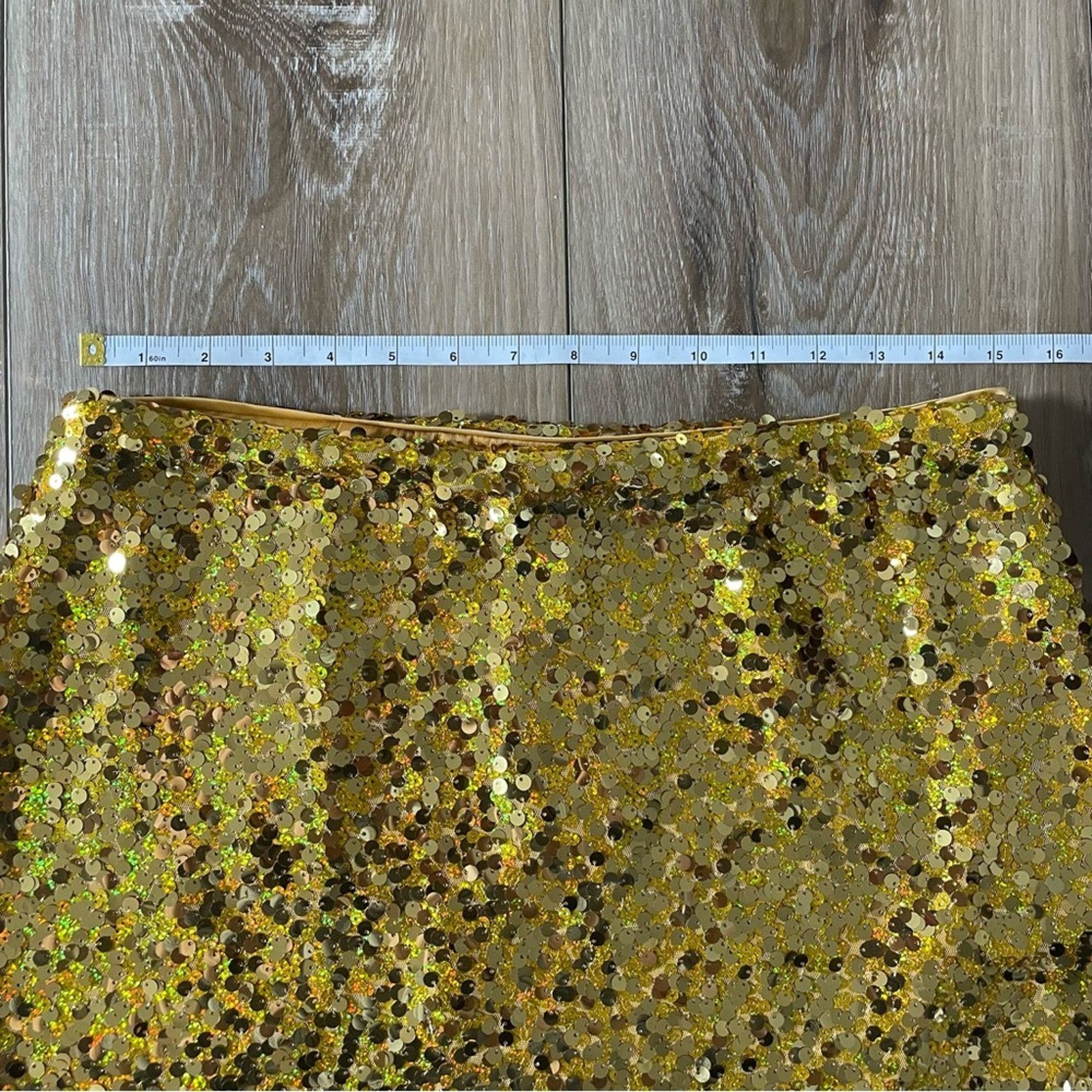 Urban Outfitters Urban Outfitters Lulu Sequin Mini Skirt Size 30" / US 8 / IT 44 - 14 Thumbnail