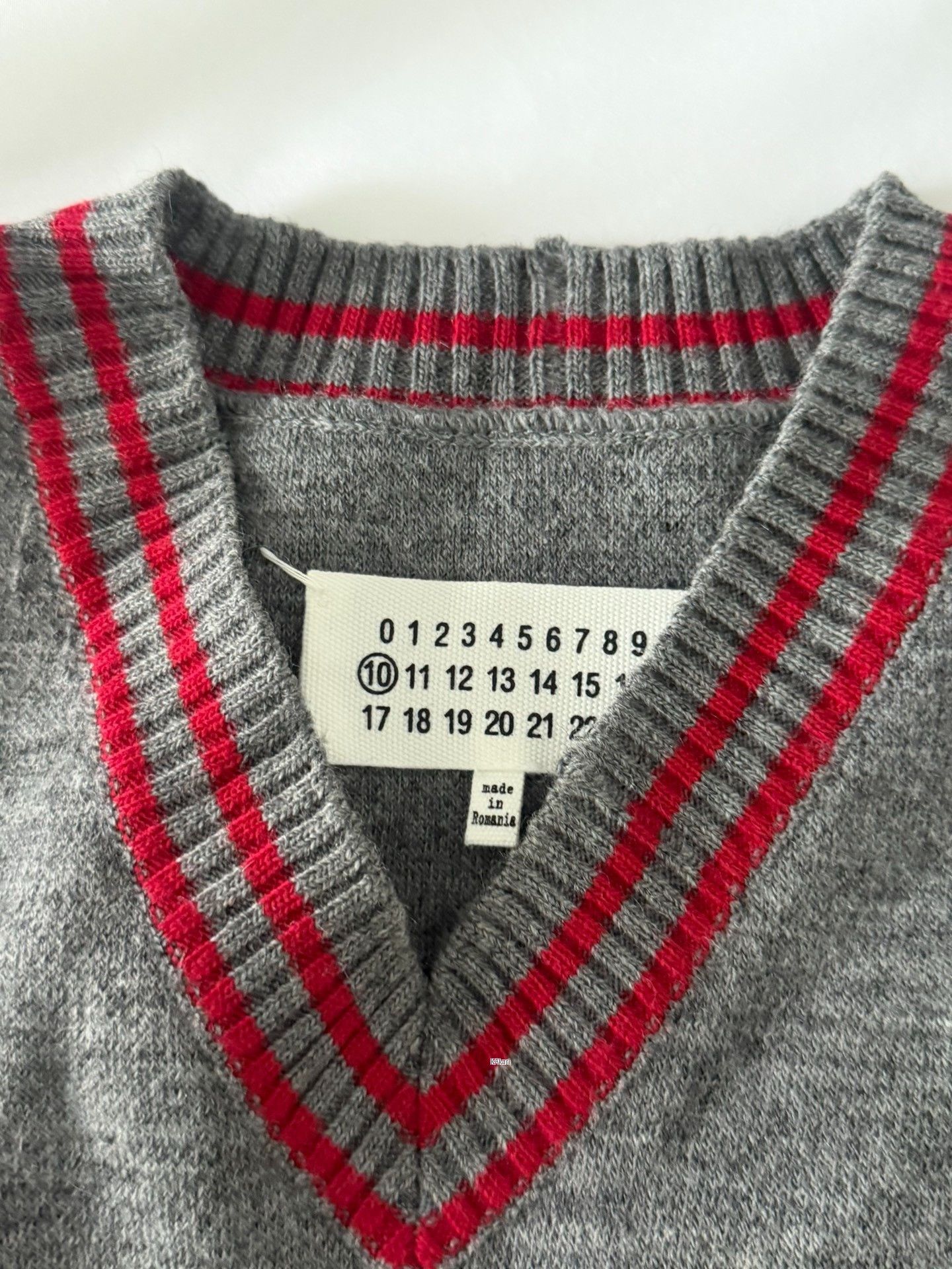Maison Margiela Maison Margiela Distressed V-Neck Sweater Size US M / EU 48-50 / 2 - 3 Thumbnail